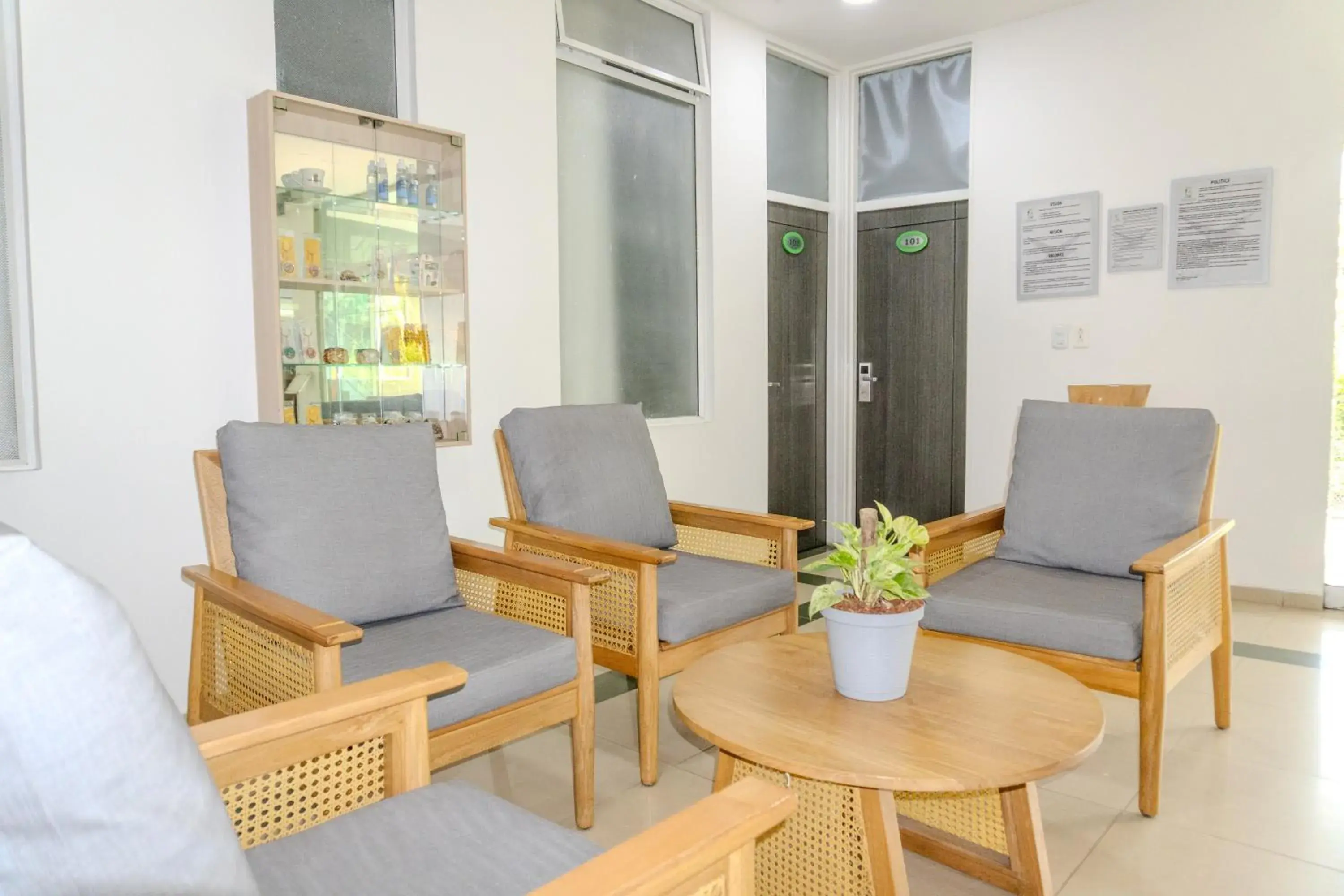 Living room in Hotel Alcaravan Medellín Living room in Hotel Alcaravan Medellín