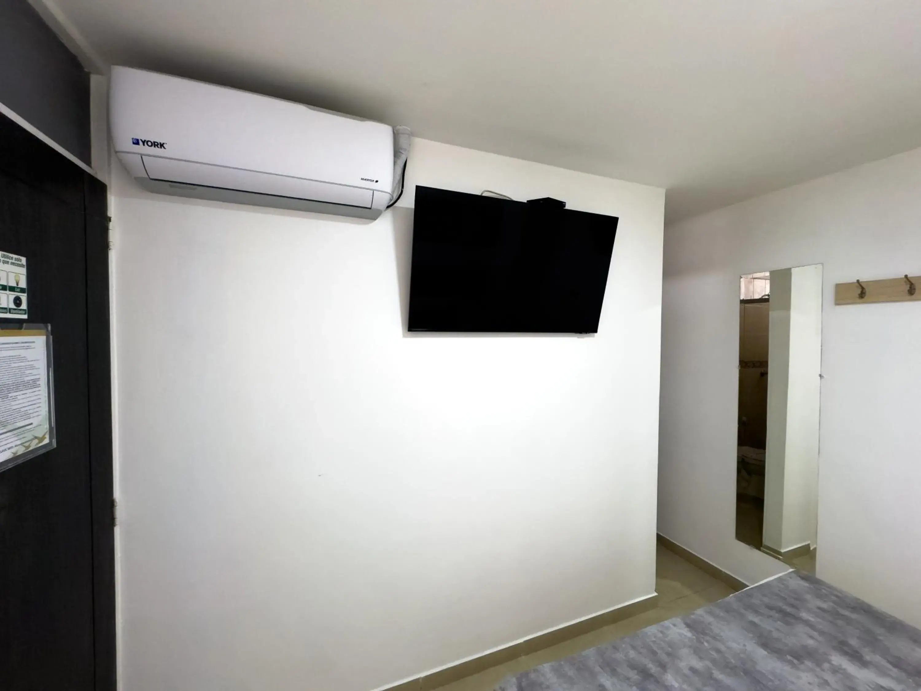 Superior Double or Twin Room in Hotel Alcaravan Medellín Superior Double or Twin Room in Hotel Alcaravan Medellín