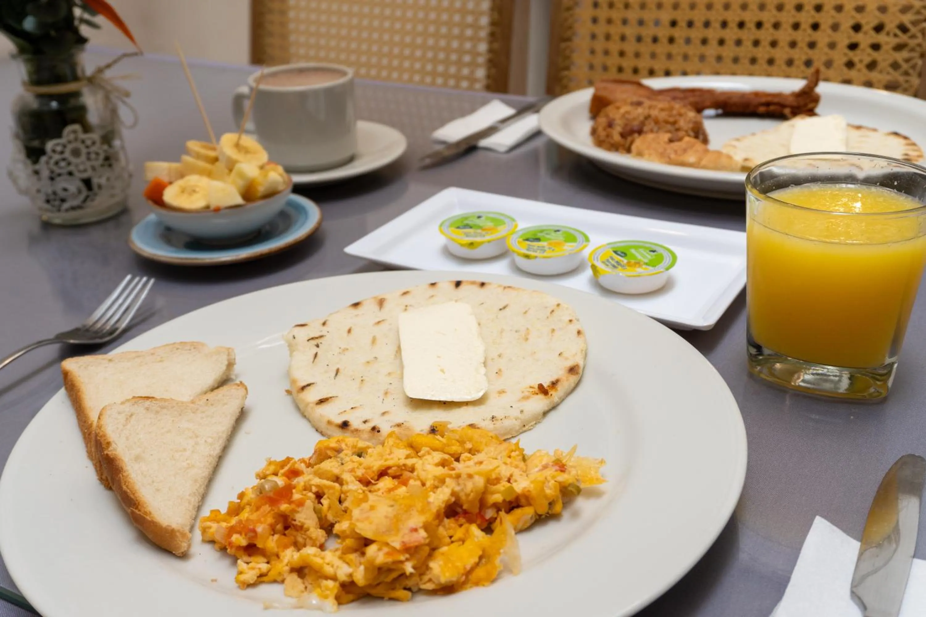 Breakfast in Hotel Alcaravan Medellín