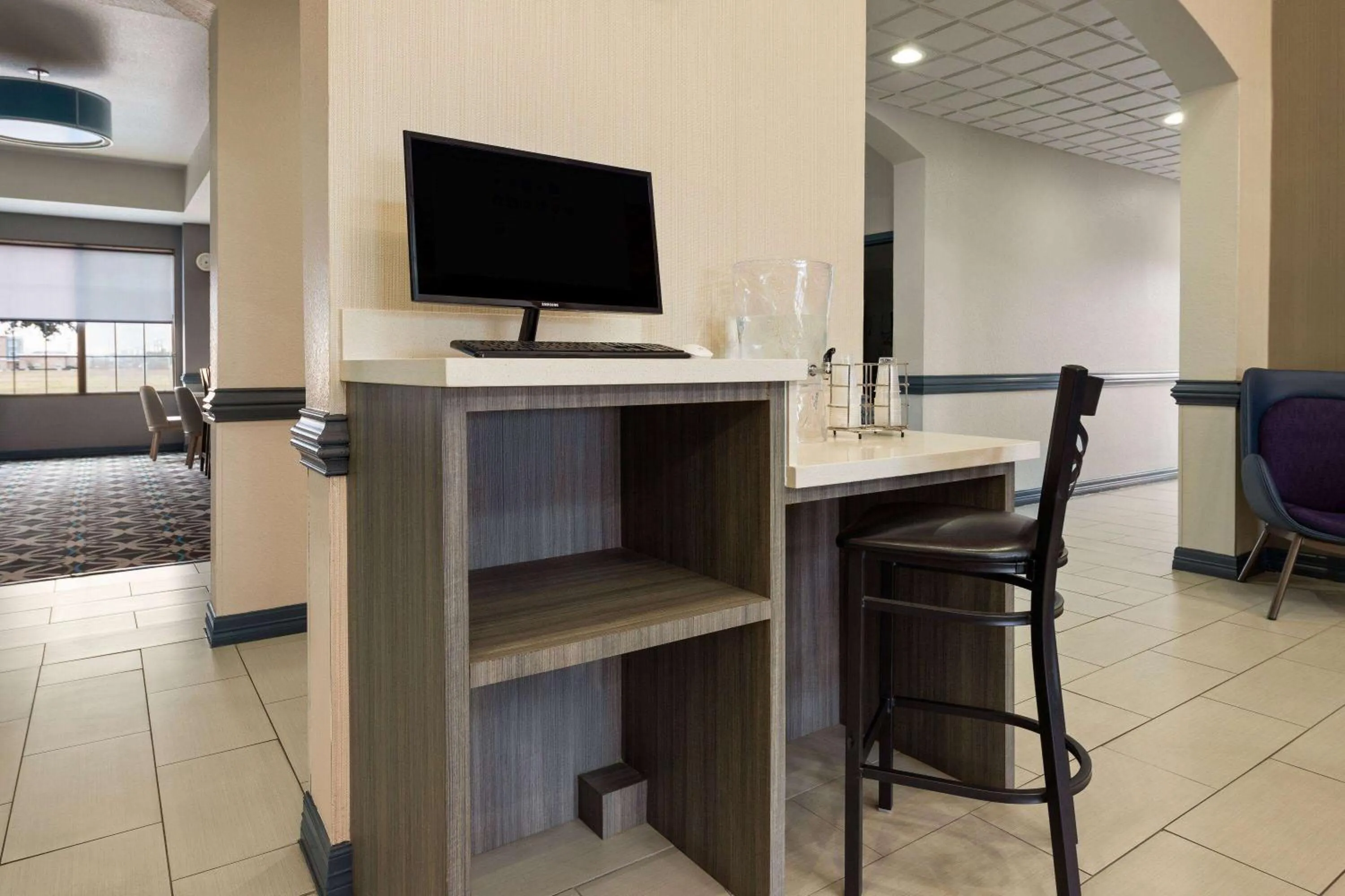 Business facilities in La Quinta by Wyndham Ft. Worth - Forest Hill, TX