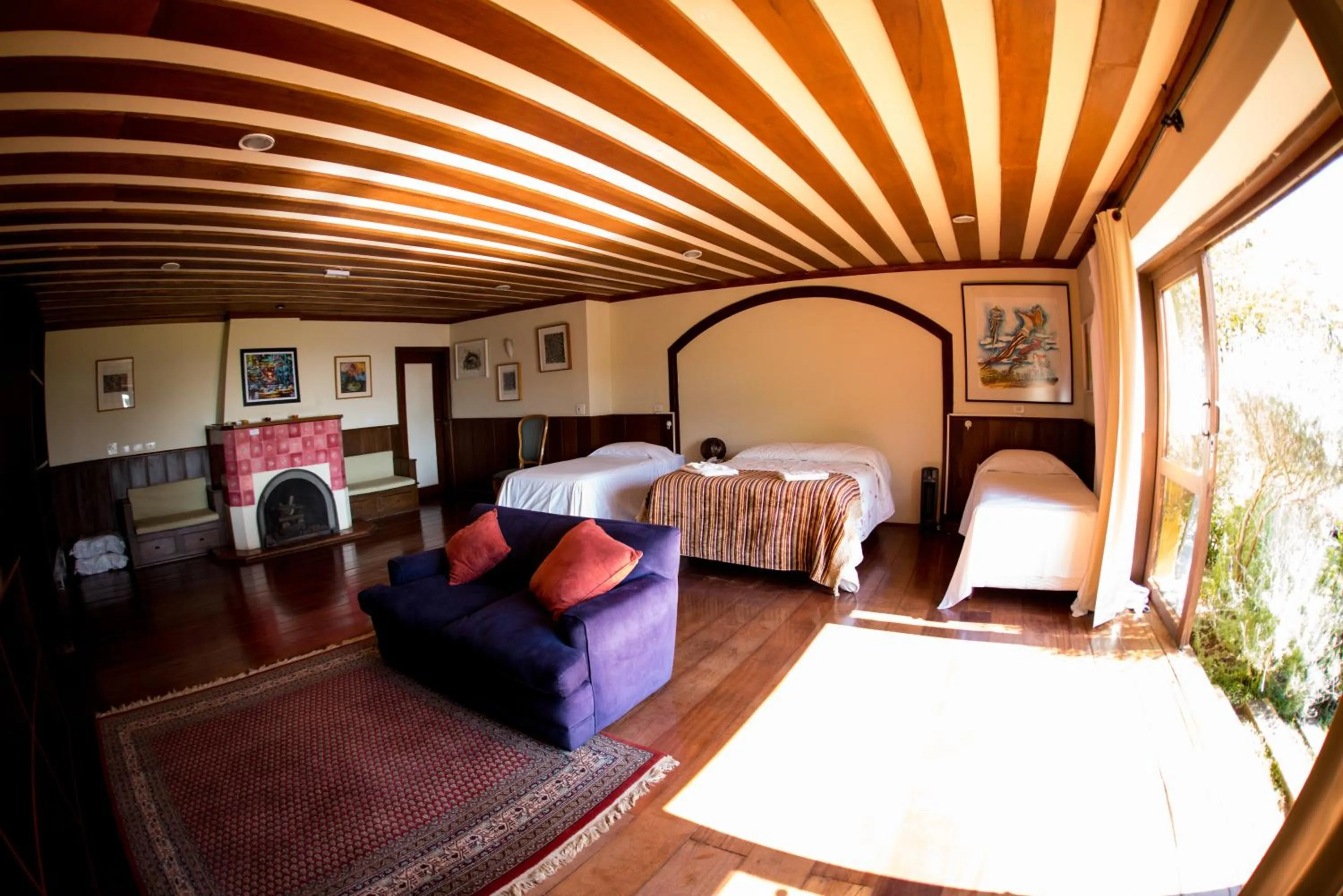 Photo of the whole room, Bed in Surya-Pan Refúgio Hotel - Super Pet Friendly