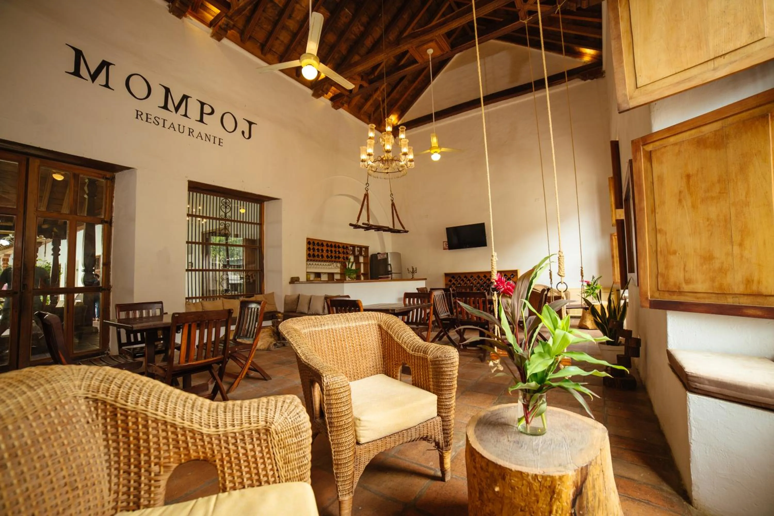 Restaurant/places to eat in Bioma Boutique Hotel