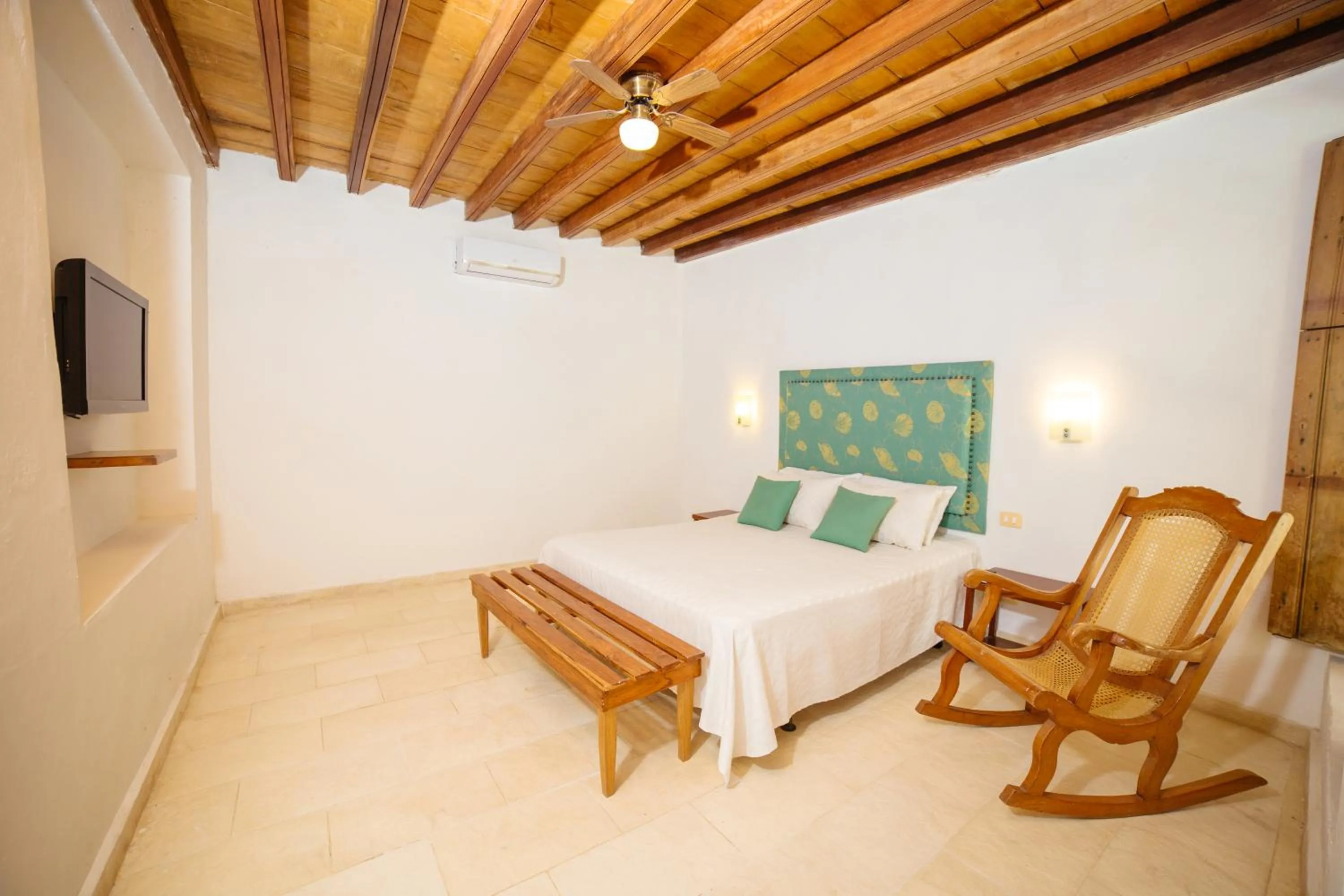 Photo of the whole room, Bed in Bioma Boutique Hotel