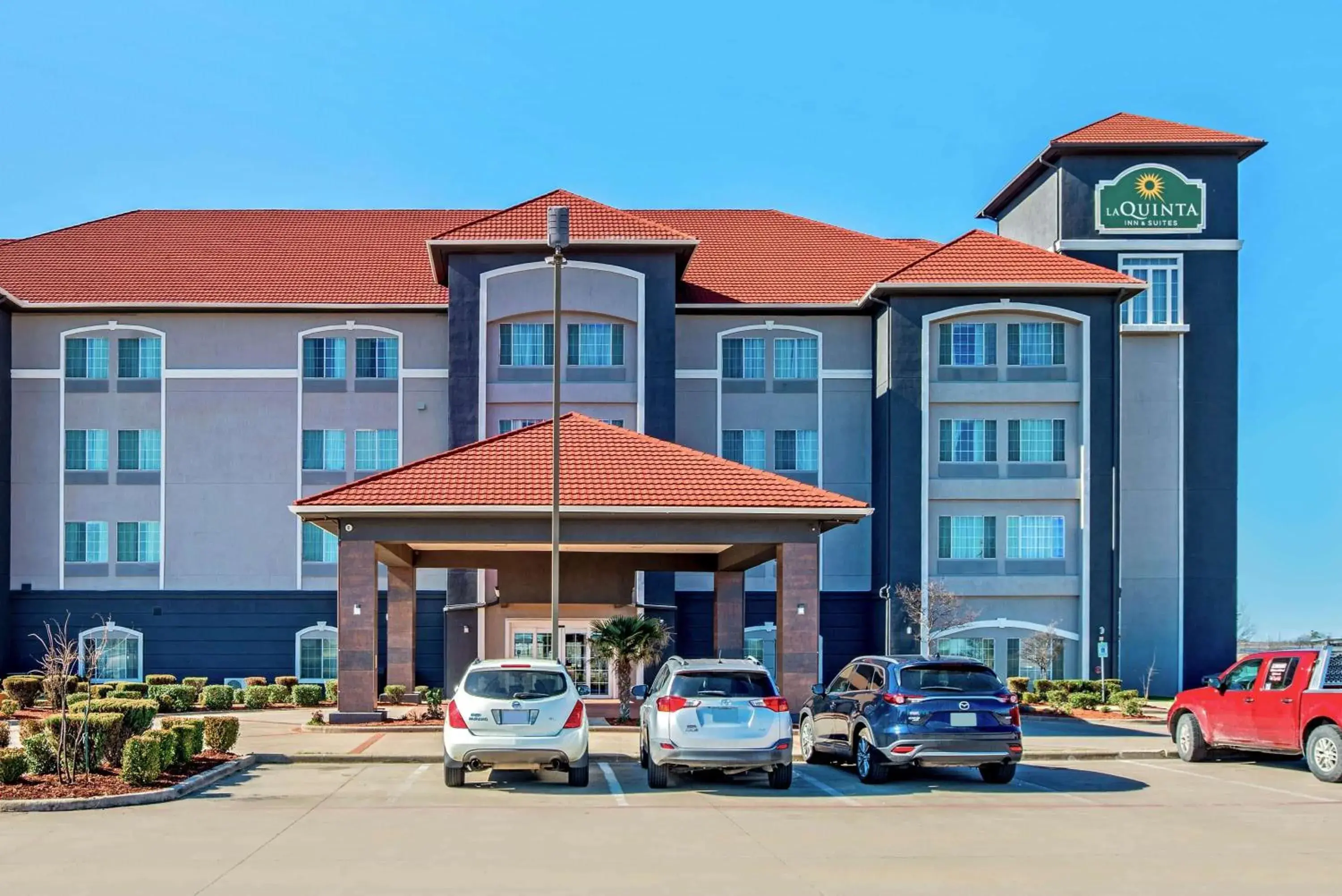 Property building in La Quinta by Wyndham Gainesville Property building in La Quinta by Wyndham Gainesville