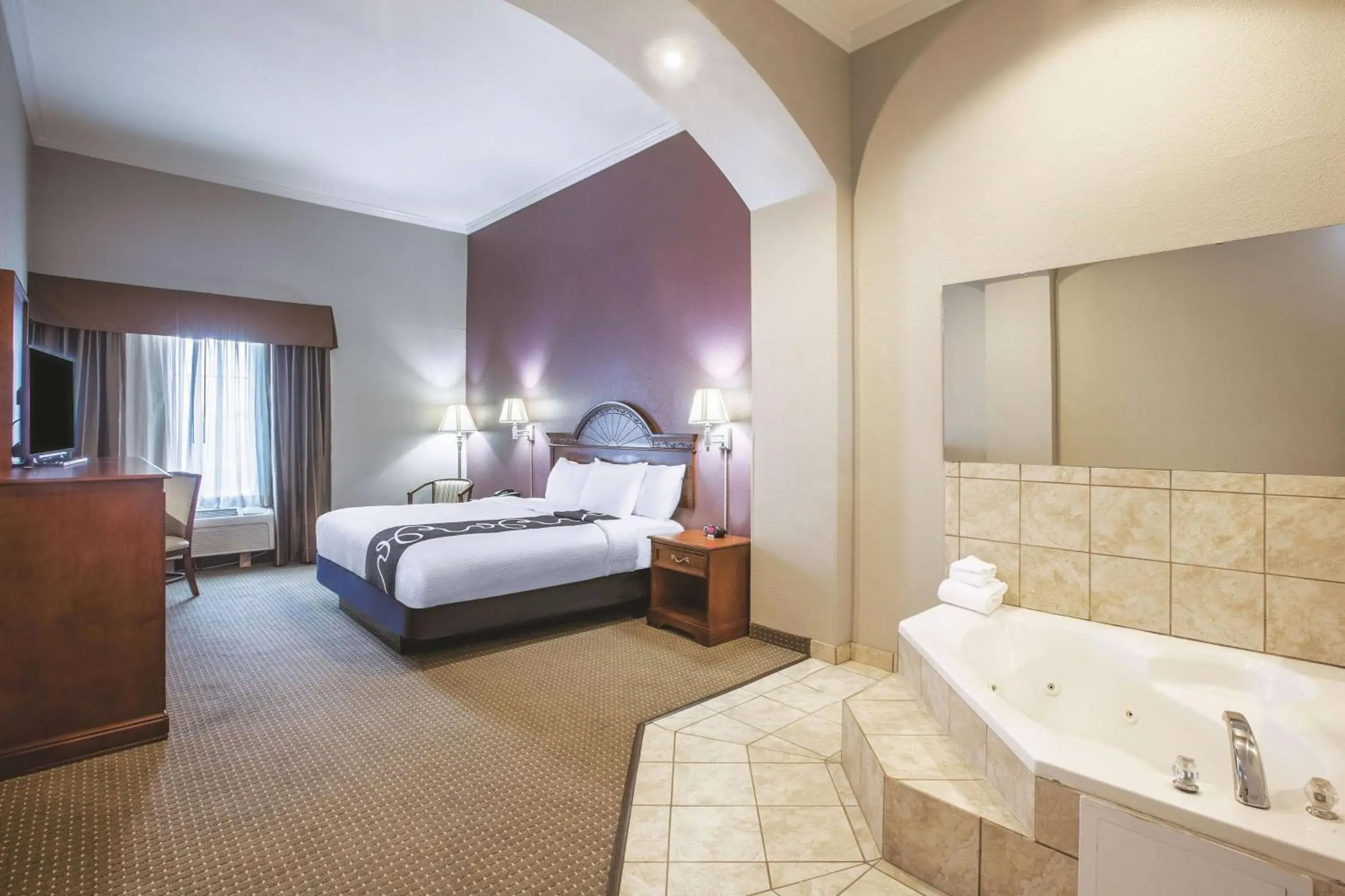 Photo of the whole room, Bed in La Quinta by Wyndham Gainesville Photo of the whole room, Bed in La Quinta by Wyndham Gainesville