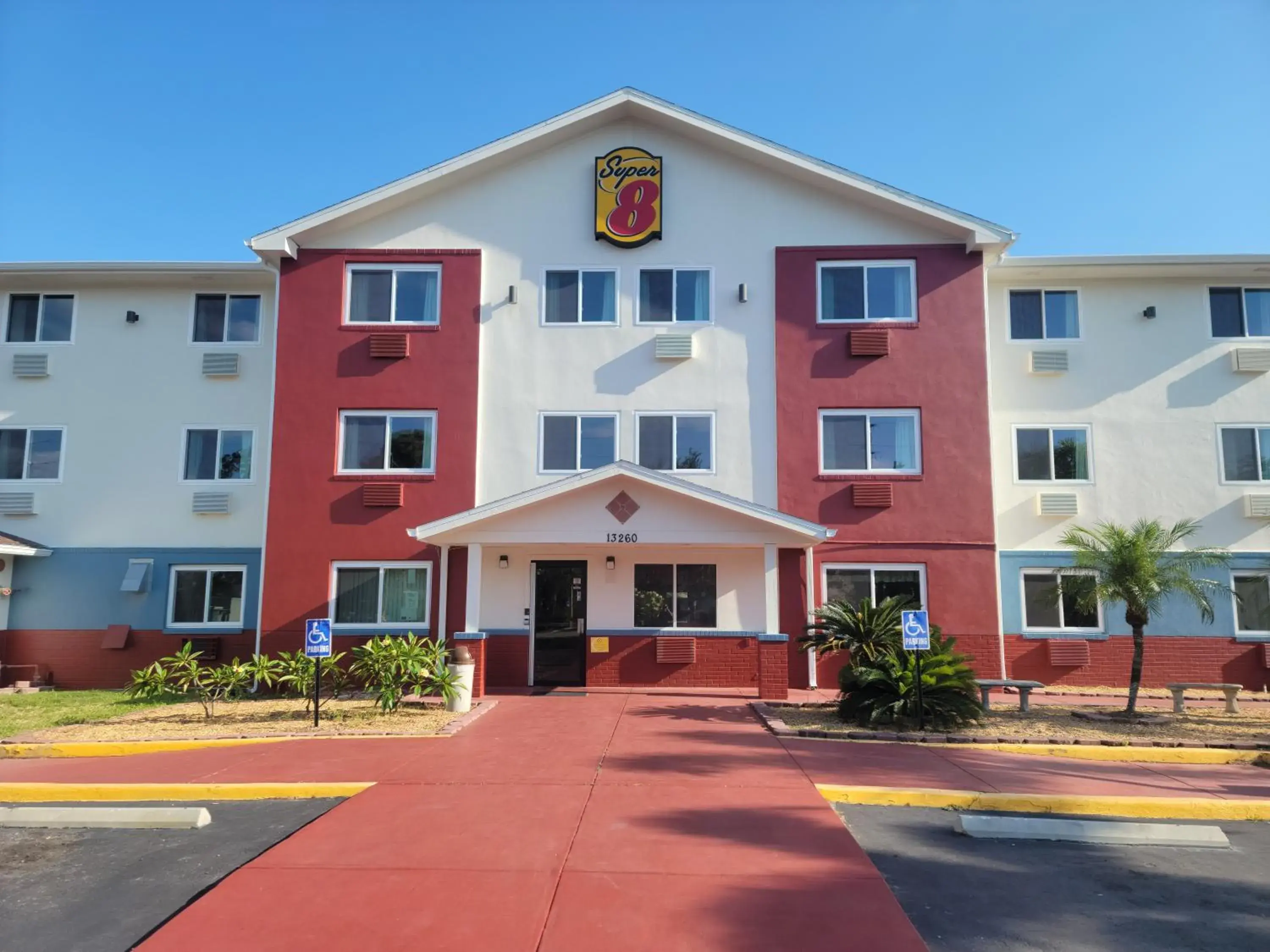 Property building in Super8 by Wyndham NEARBY Clearwater St Petersburg International Airport Property building in Super8 by Wyndham NEARBY Clearwater St Petersburg International Airport