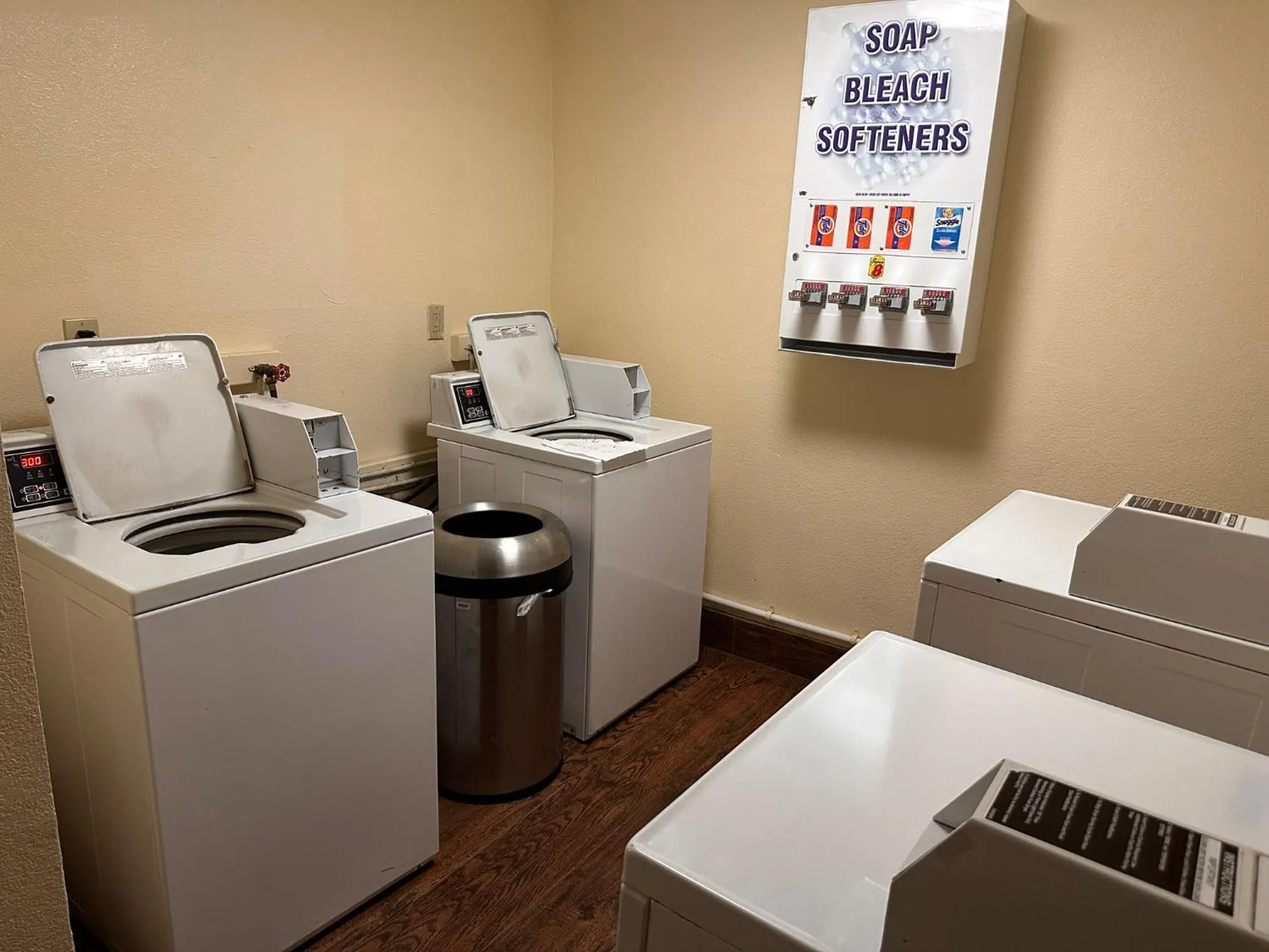 laundry in Super8 by Wyndham NEARBY Clearwater St Petersburg International Airport