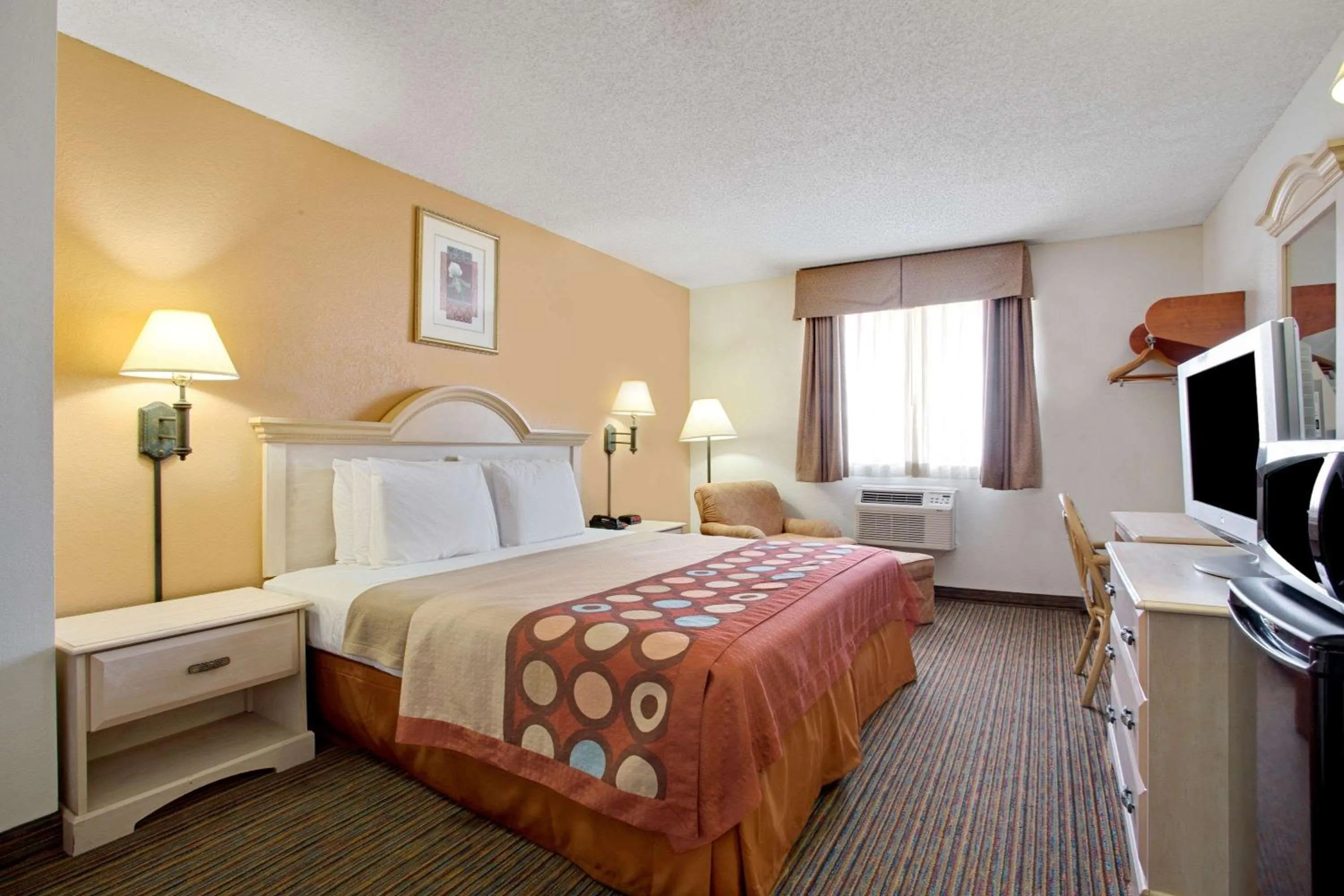 Photo of the whole room, Bed in Super8 by Wyndham NEARBY Clearwater St Petersburg International Airport