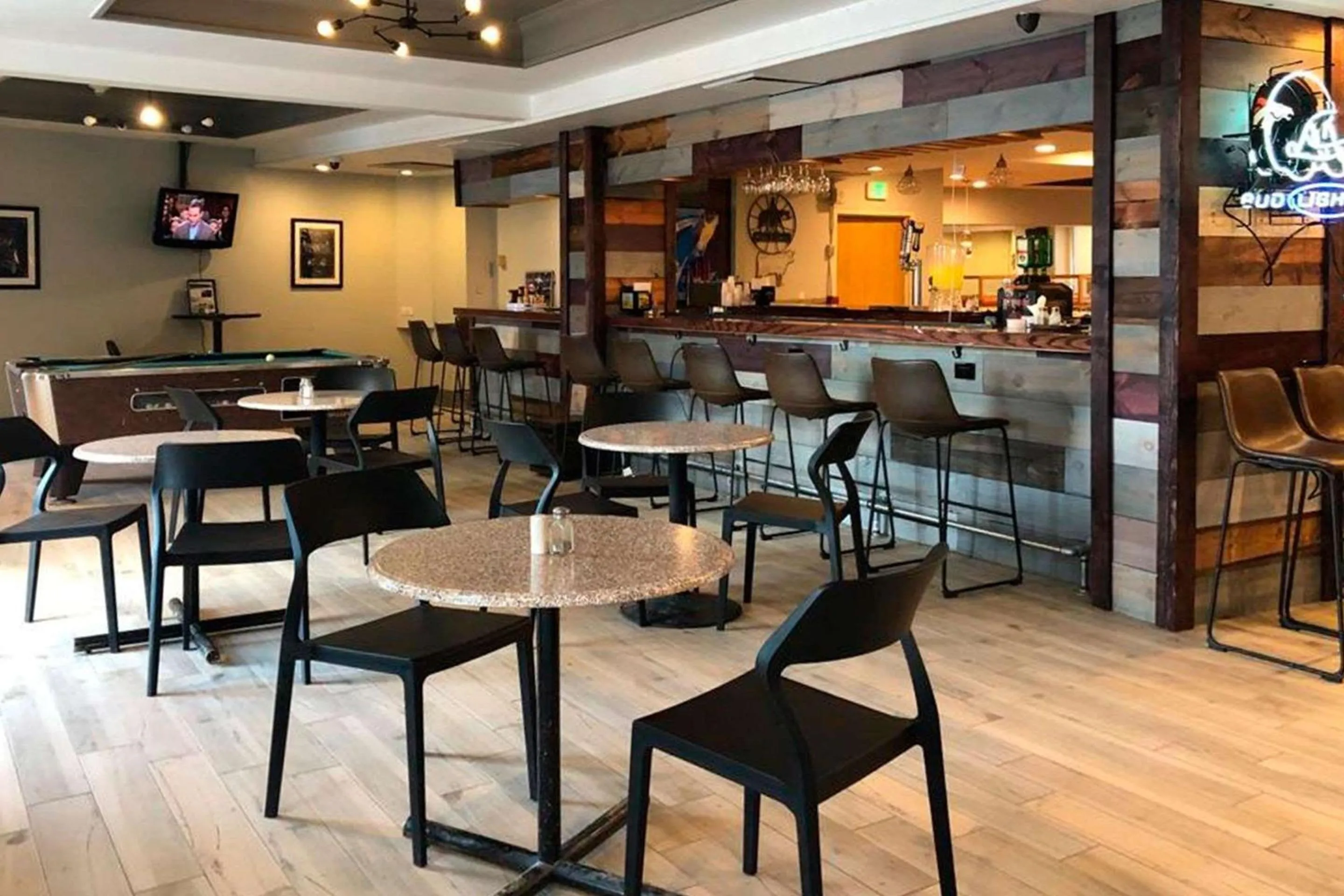 Lounge or bar, Restaurant/Places to Eat in Clarion Hotel Denver Central