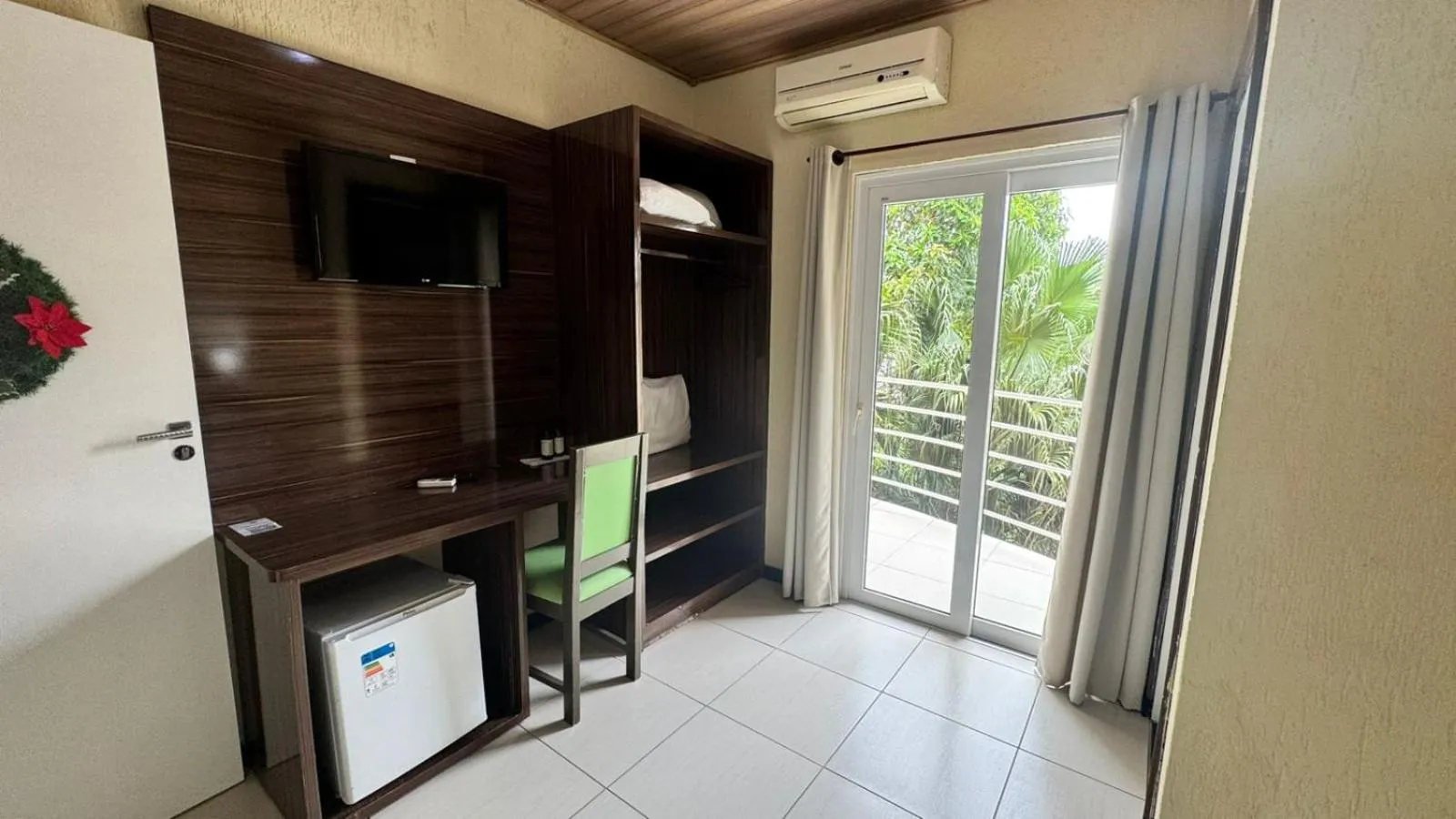 wardrobe in Hotel do Papai Noel