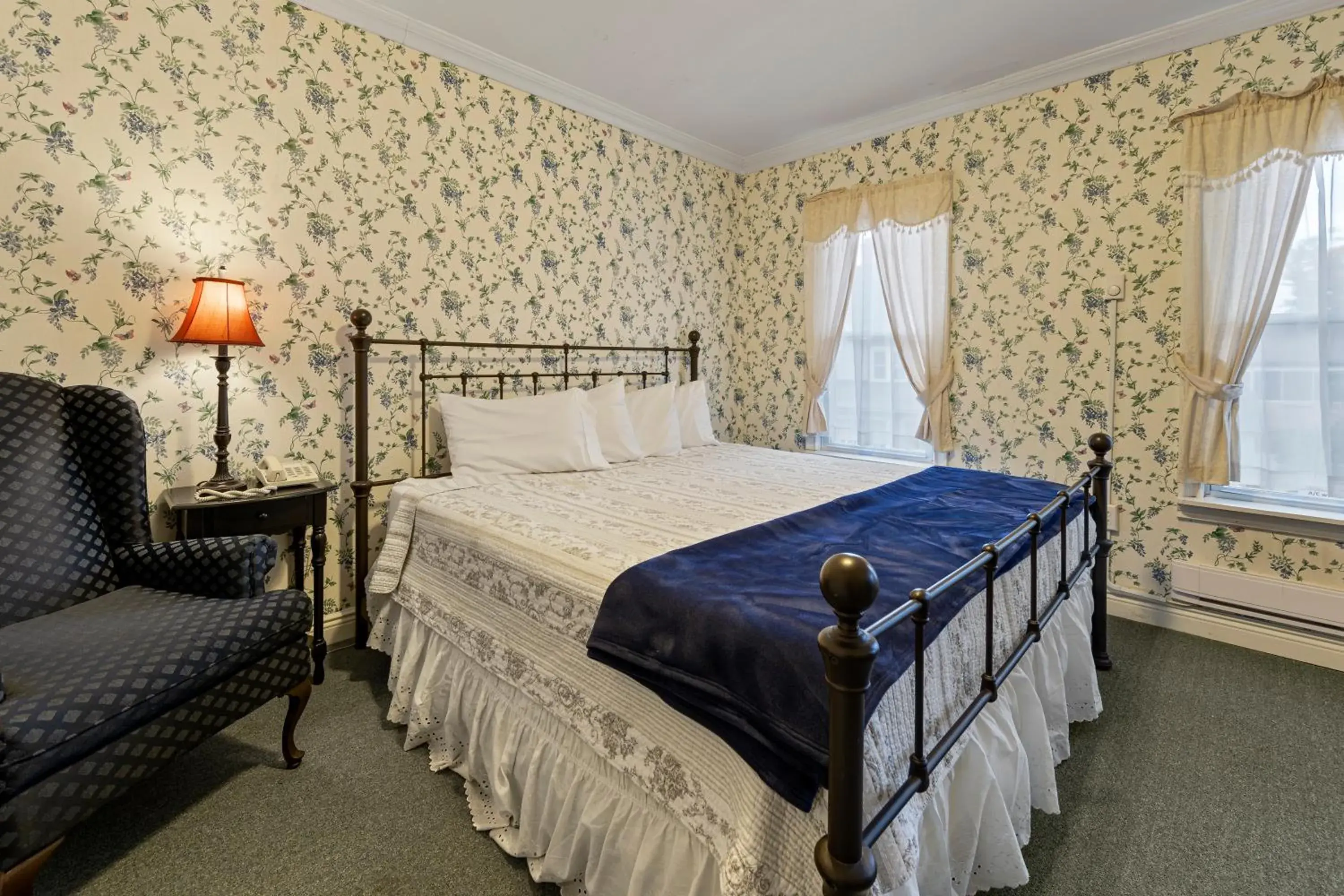 Bed in The Pines Inn Bed in The Pines Inn