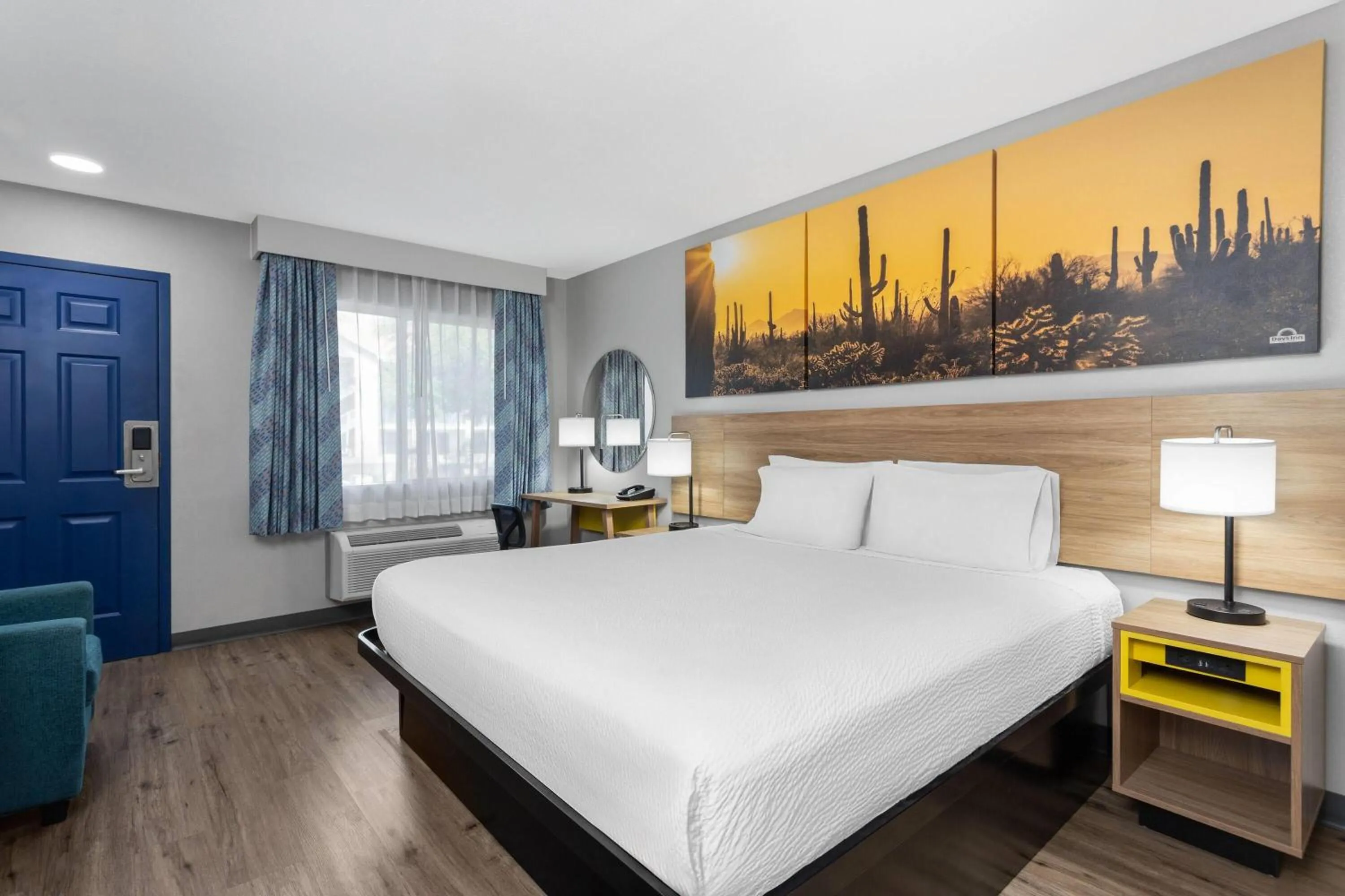 Photo of the whole room, Bed in Days Inn by Wyndham Phoenix West