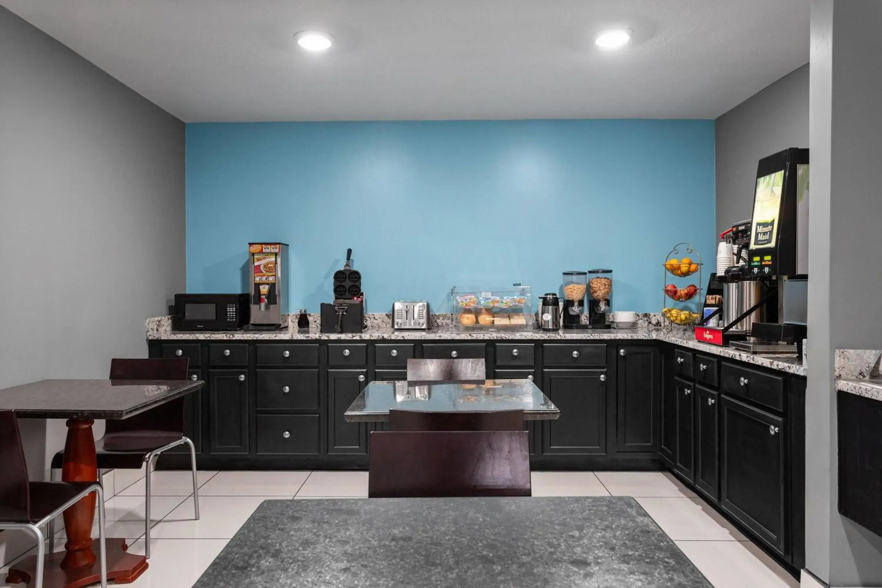 Breakfast in Days Inn by Wyndham Phoenix West Breakfast in Days Inn by Wyndham Phoenix West