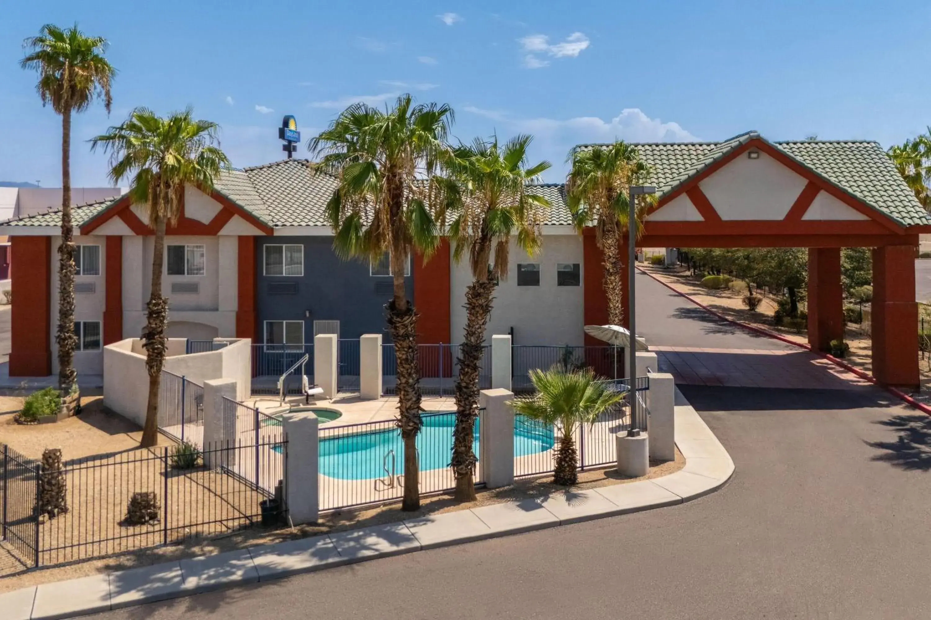 Property building in Days Inn by Wyndham Phoenix West Property building in Days Inn by Wyndham Phoenix West