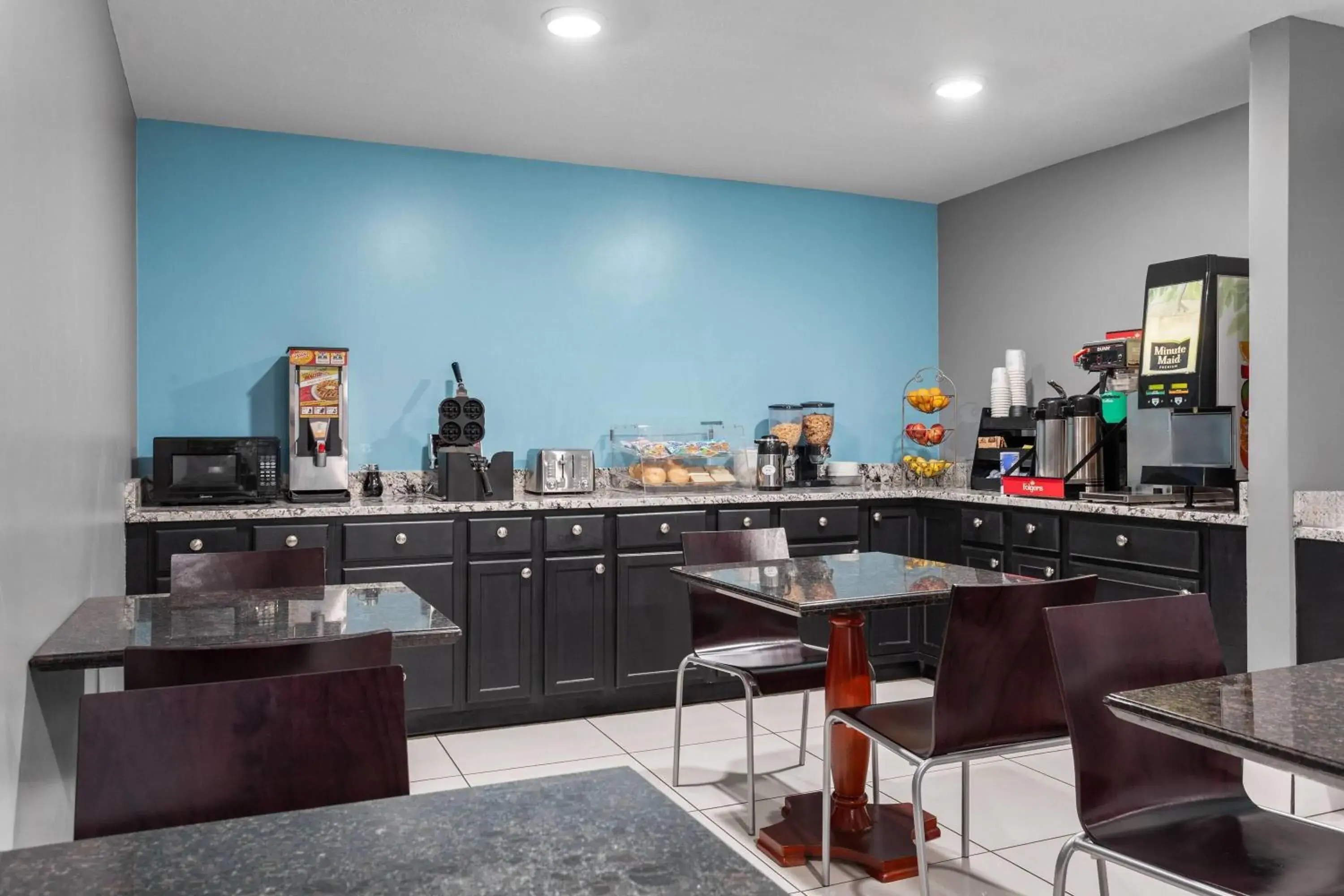 Breakfast in Days Inn by Wyndham Phoenix West Breakfast in Days Inn by Wyndham Phoenix West