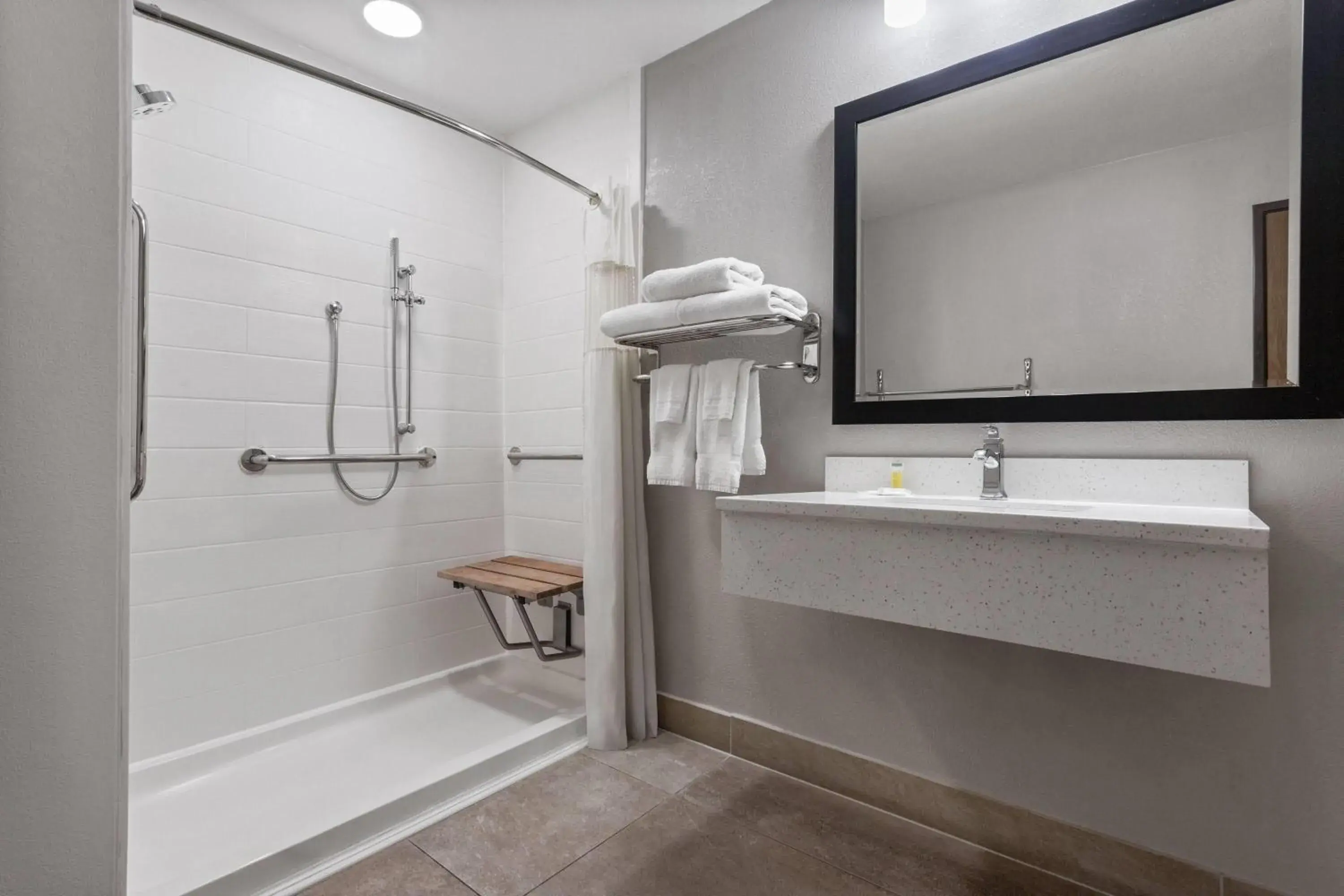 King Room - Disability Access/Non-Smoking in Days Inn by Wyndham Phoenix West King Room - Disability Access/Non-Smoking in Days Inn by Wyndham Phoenix West