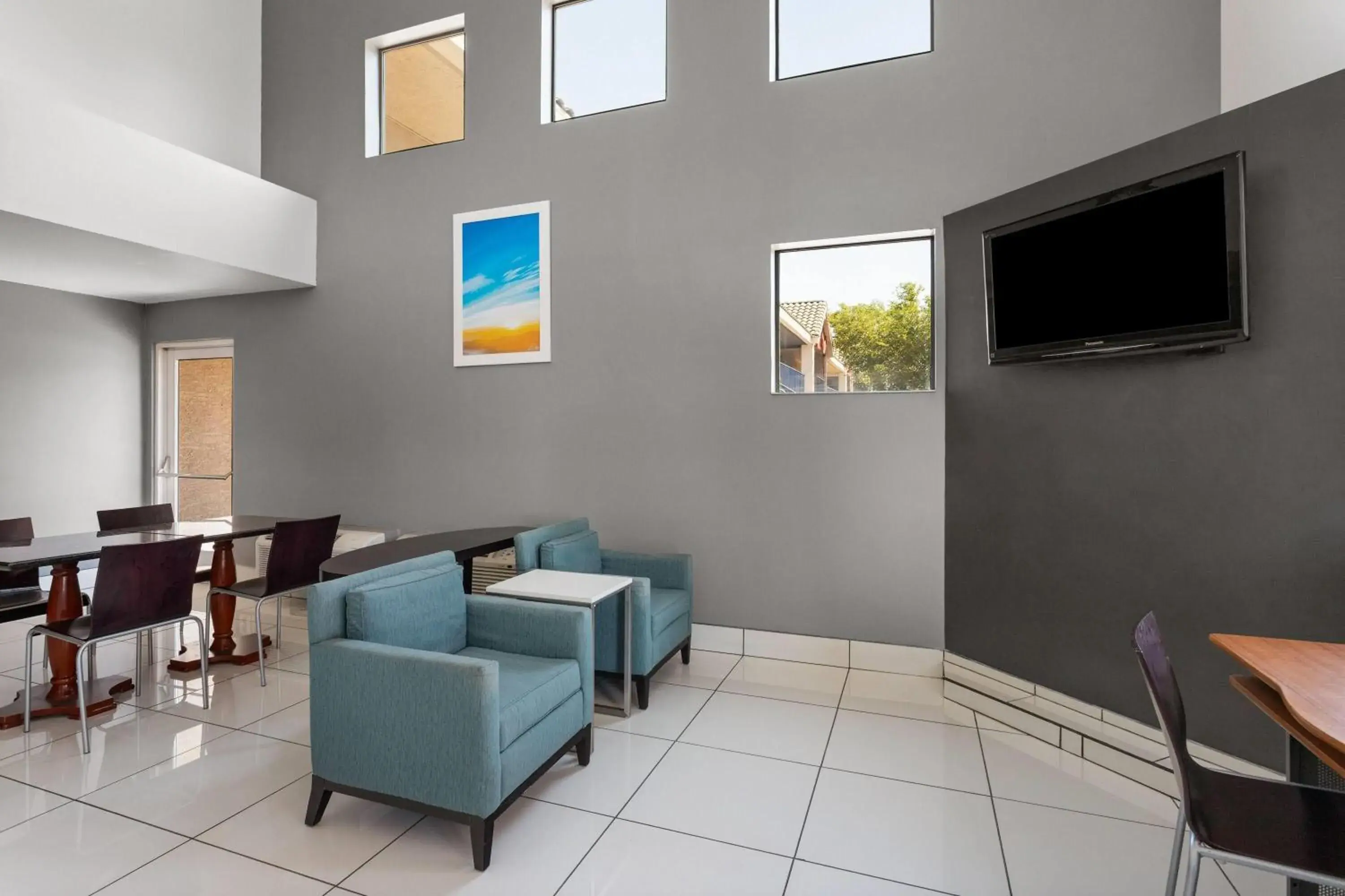 Lobby or reception in Days Inn by Wyndham Phoenix West Lobby or reception in Days Inn by Wyndham Phoenix West