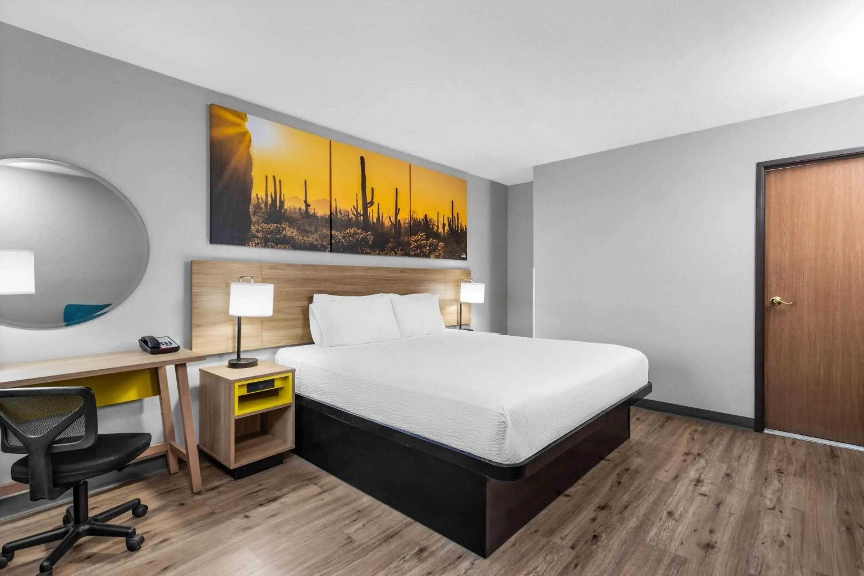 Photo of the whole room, Bed in Days Inn by Wyndham Phoenix West Photo of the whole room, Bed in Days Inn by Wyndham Phoenix West