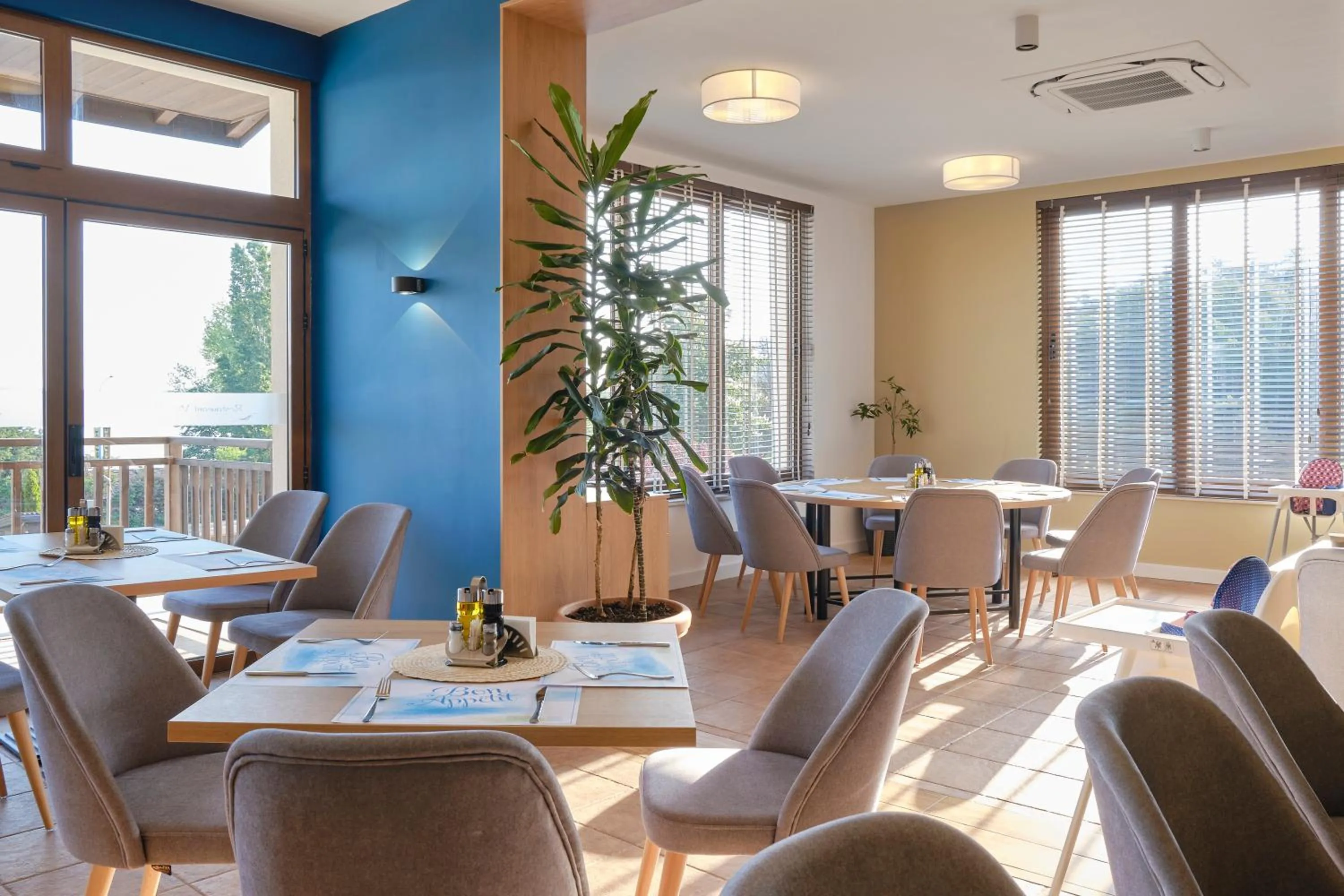 Restaurant/places to eat in Santa Marina Holiday Village