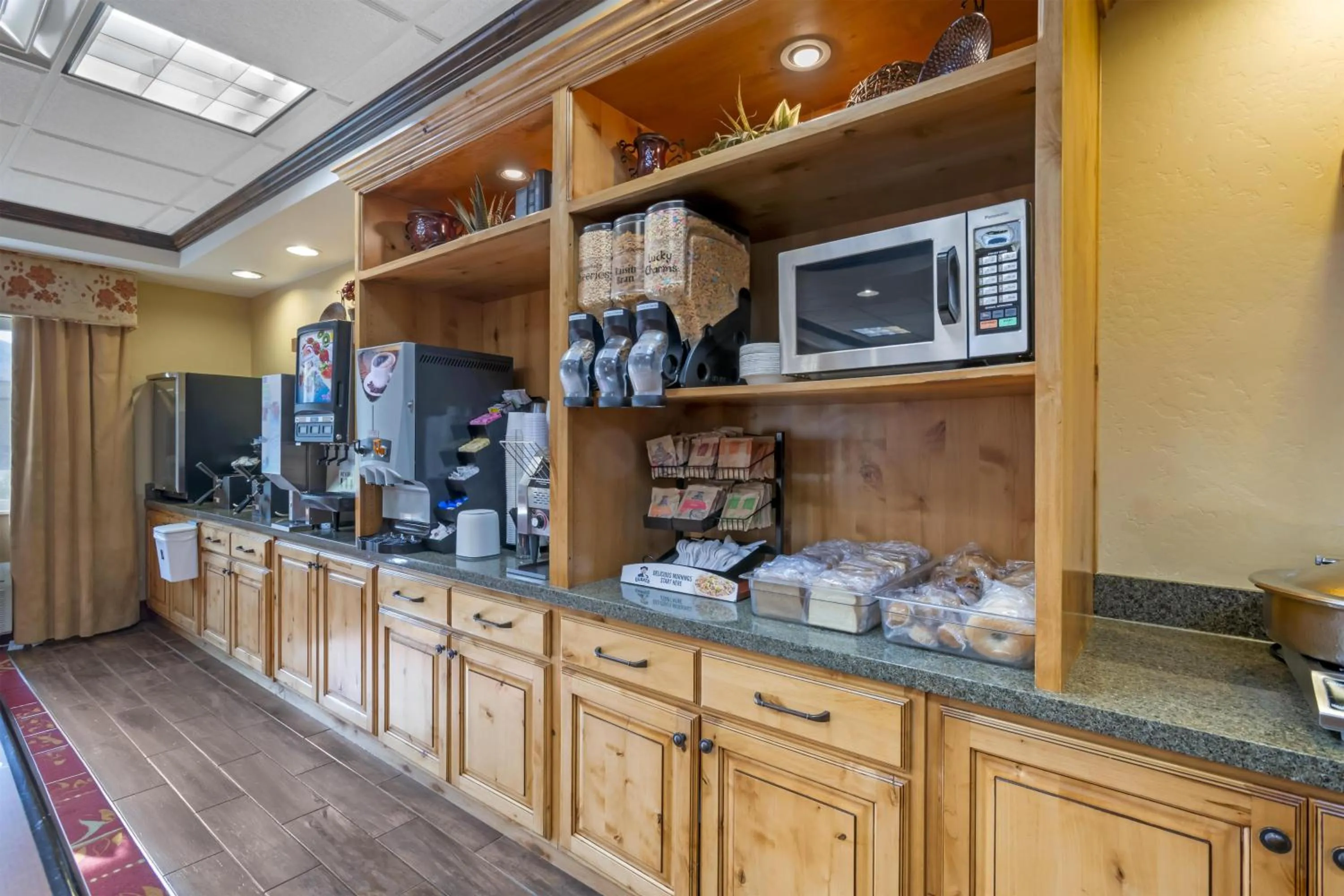 Breakfast in Best Western Plus Canyon Pines