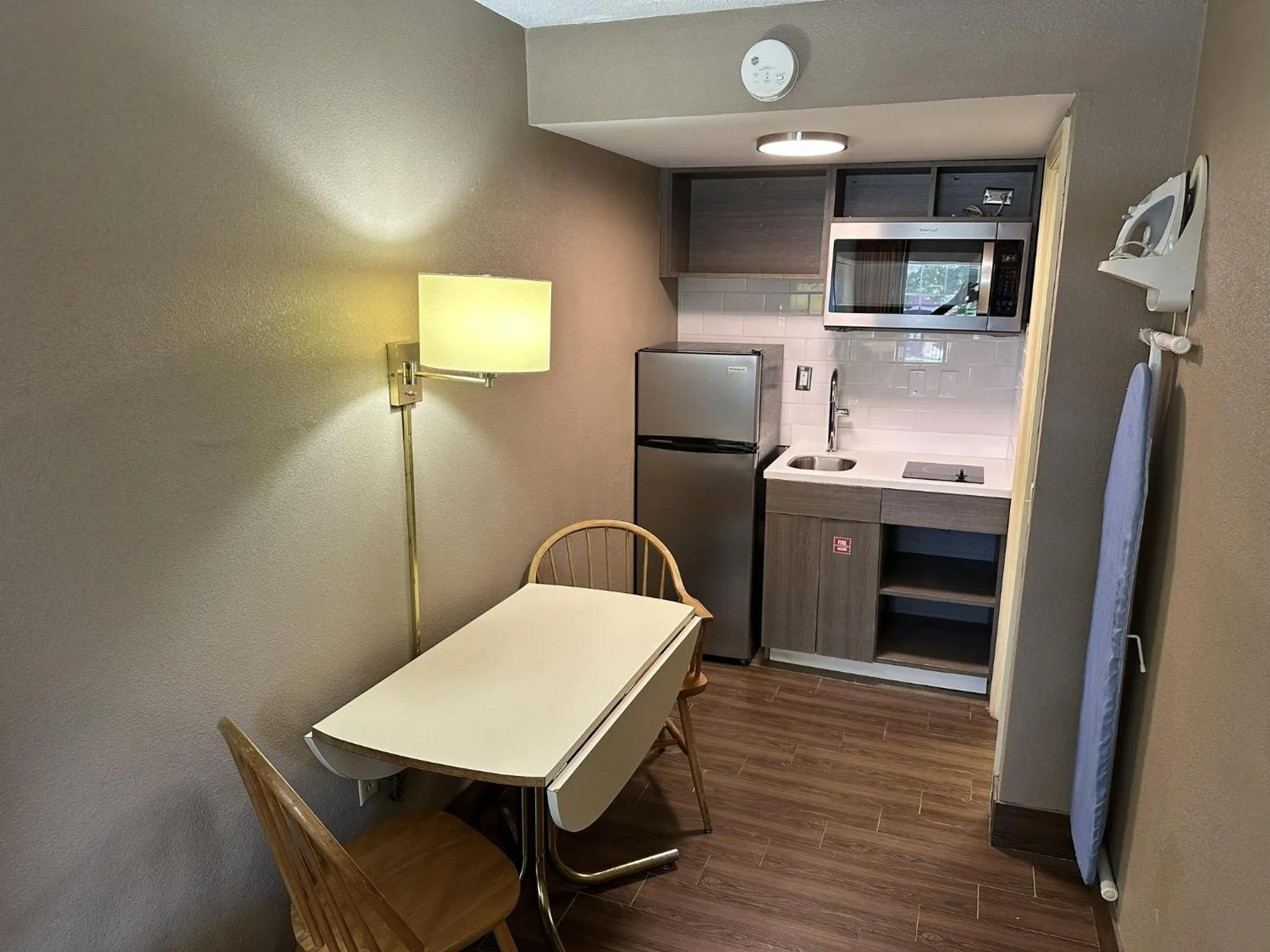 Photo of the whole room in Red Roof Inn & Suites Marysville