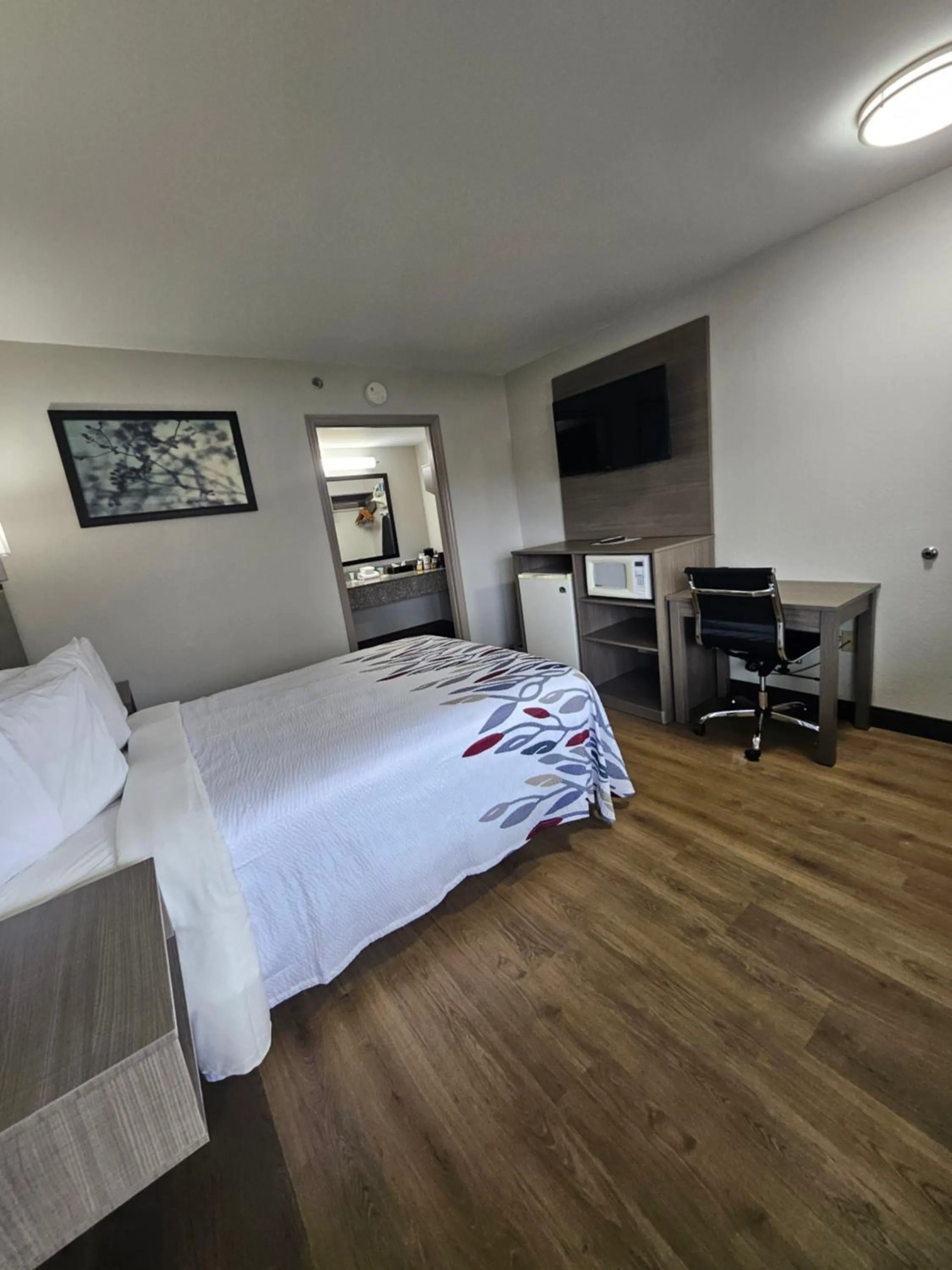 Bedroom, Bed in Red Roof Inn & Suites Marysville