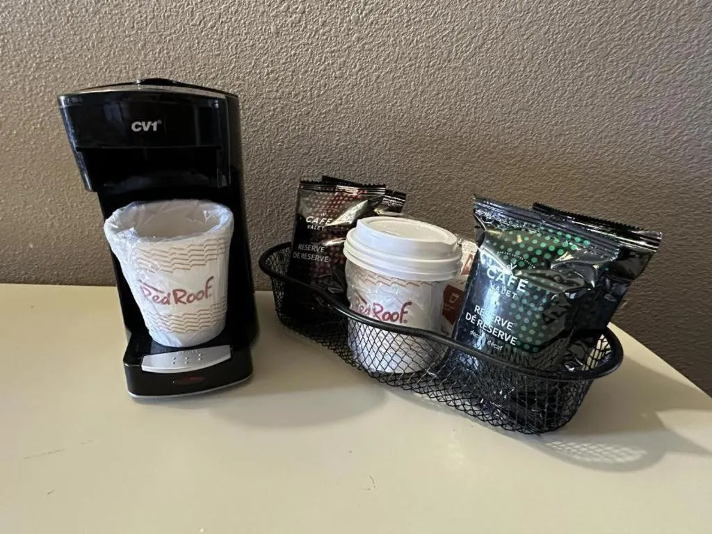 Coffee/tea facilities in Red Roof Inn & Suites Marysville
