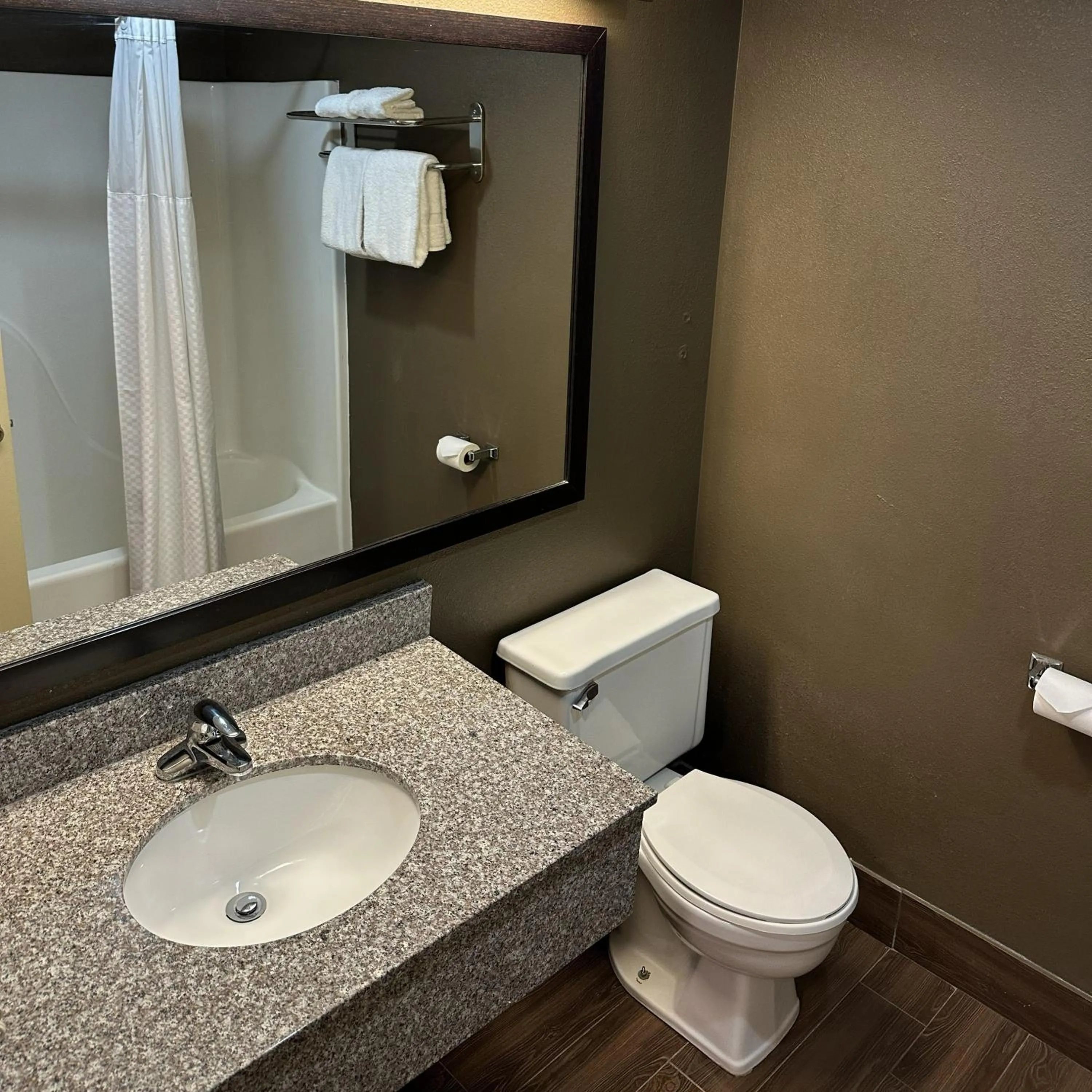 Bathroom in Red Roof Inn & Suites Marysville