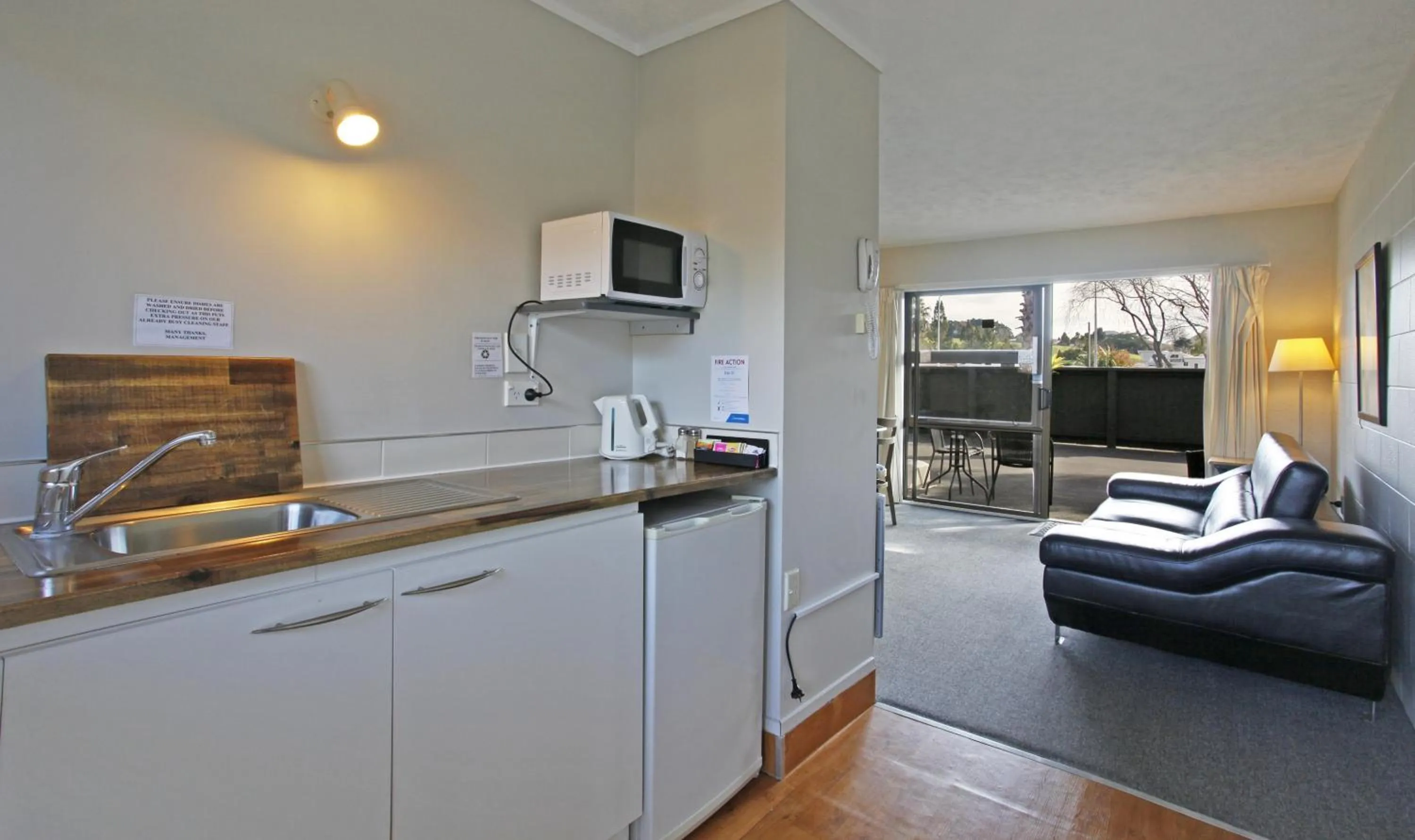 Kitchen or kitchenette in Walton Park Motor Lodge