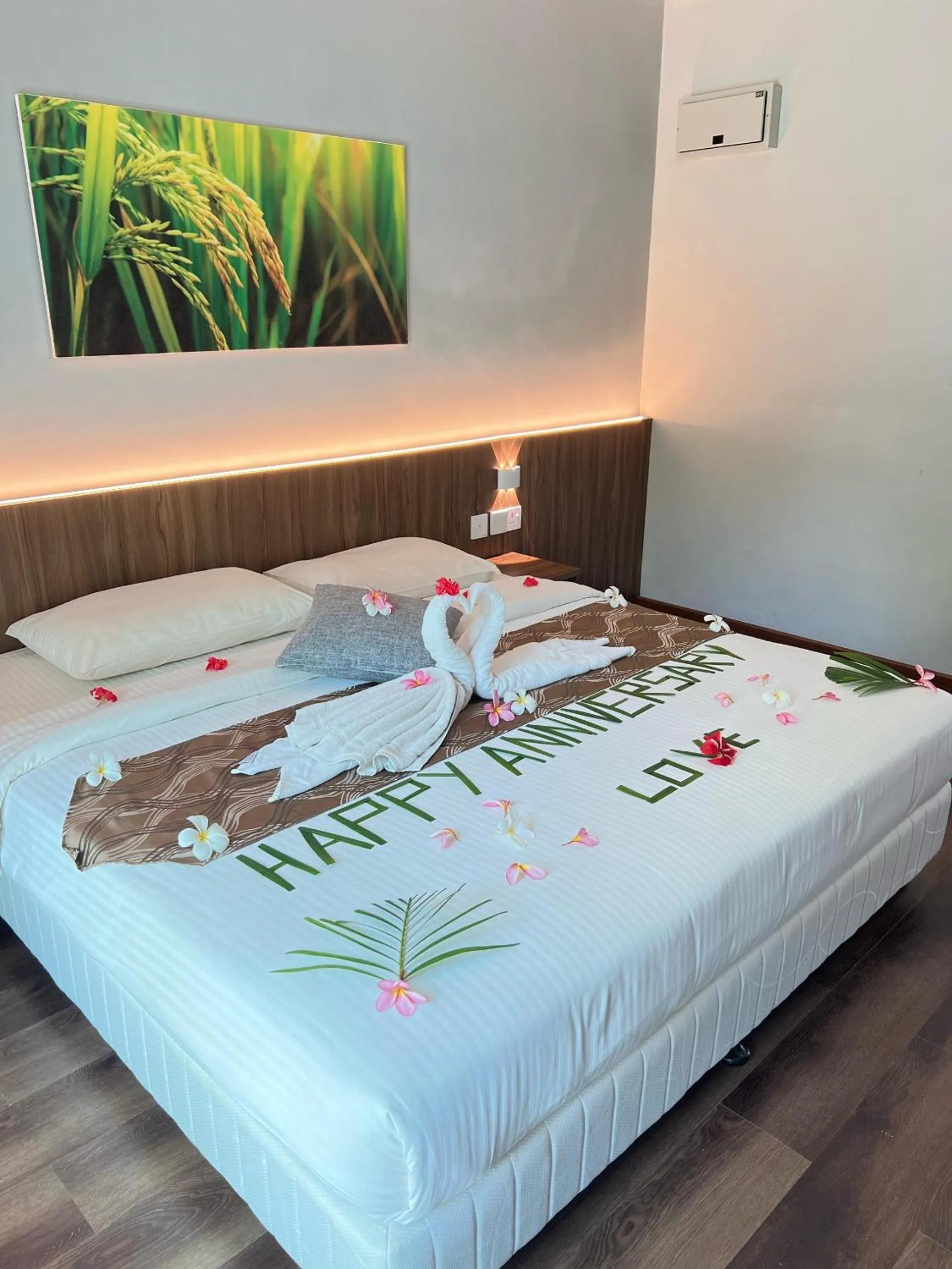 Bedroom, Bed in White Lodge