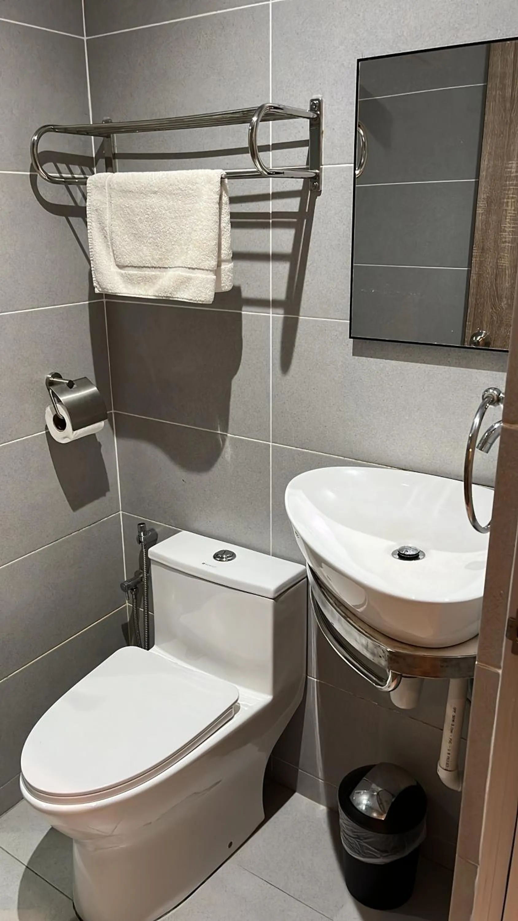 Bathroom in White Lodge