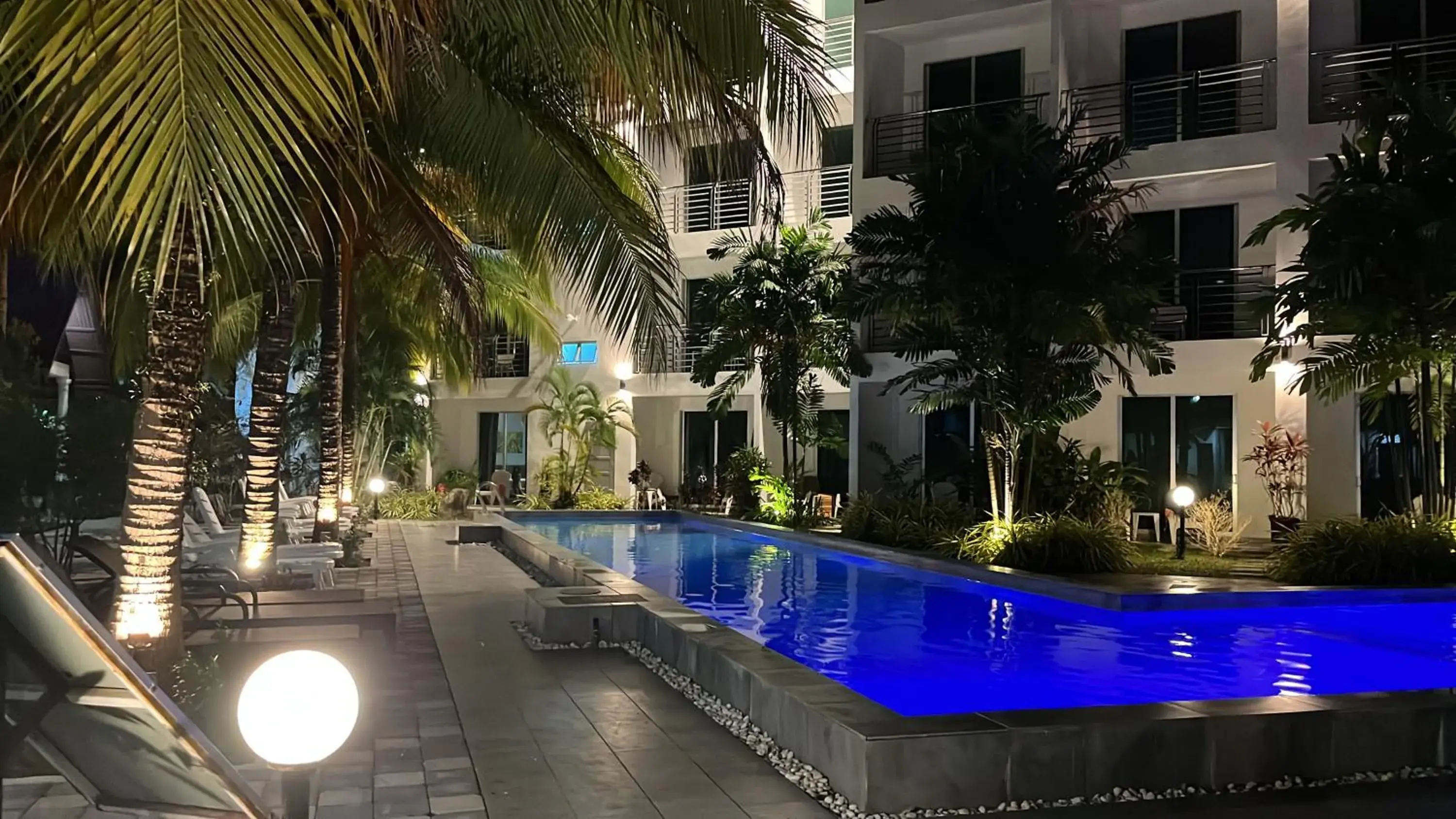 Swimming pool in White Lodge Swimming pool in White Lodge