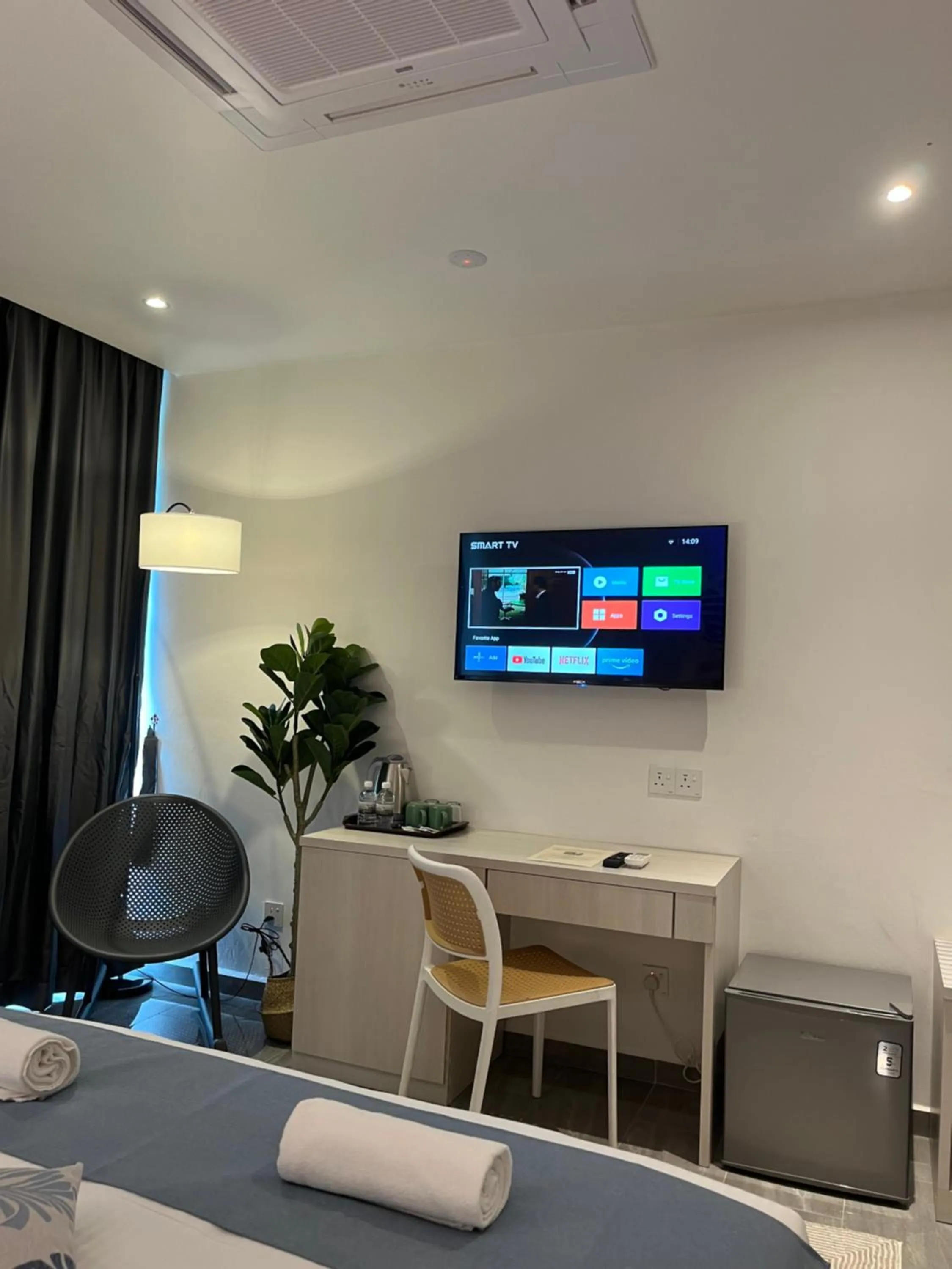 Communal lounge/ TV room in White Lodge