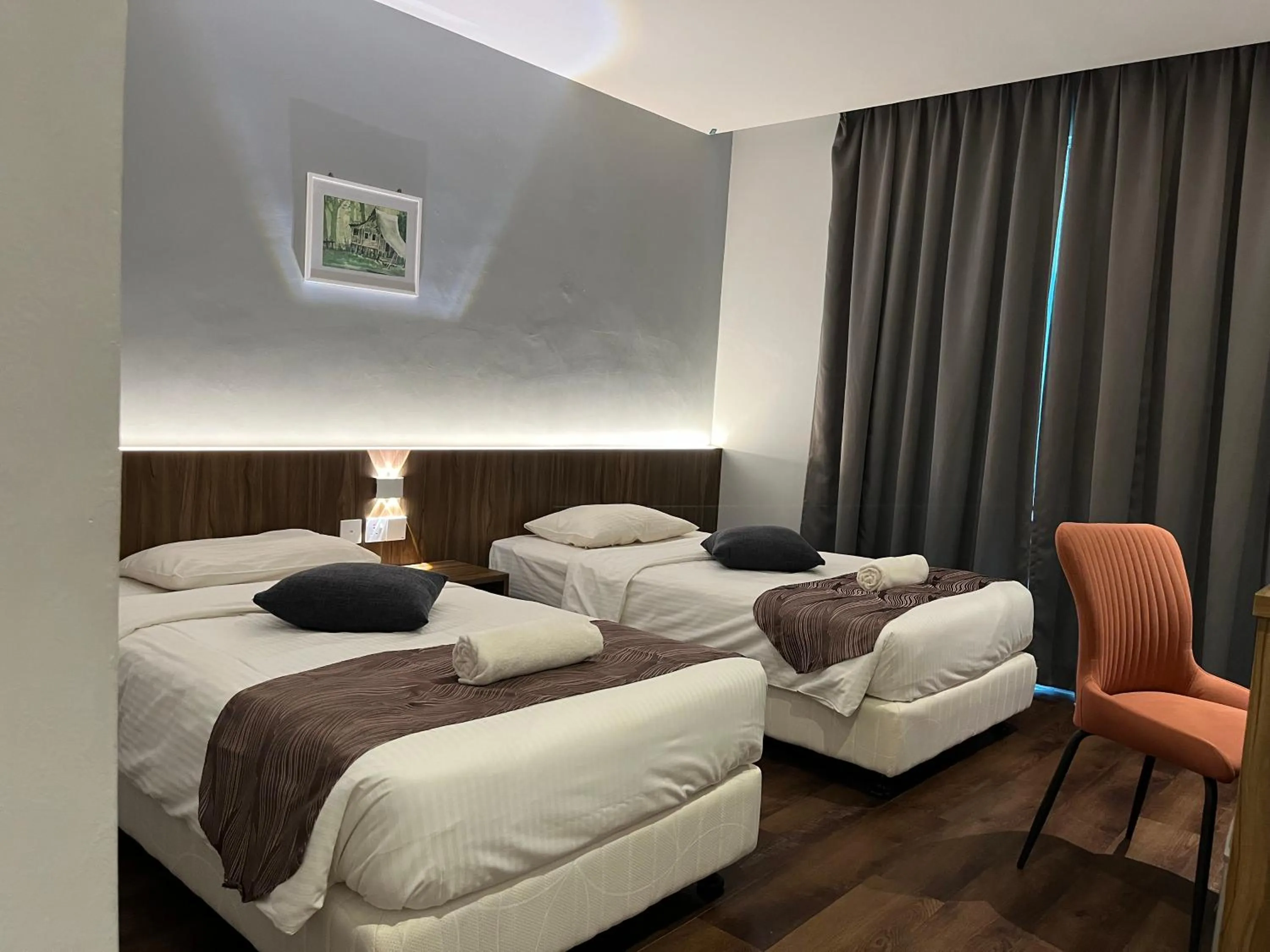 towels, Bed in White Lodge