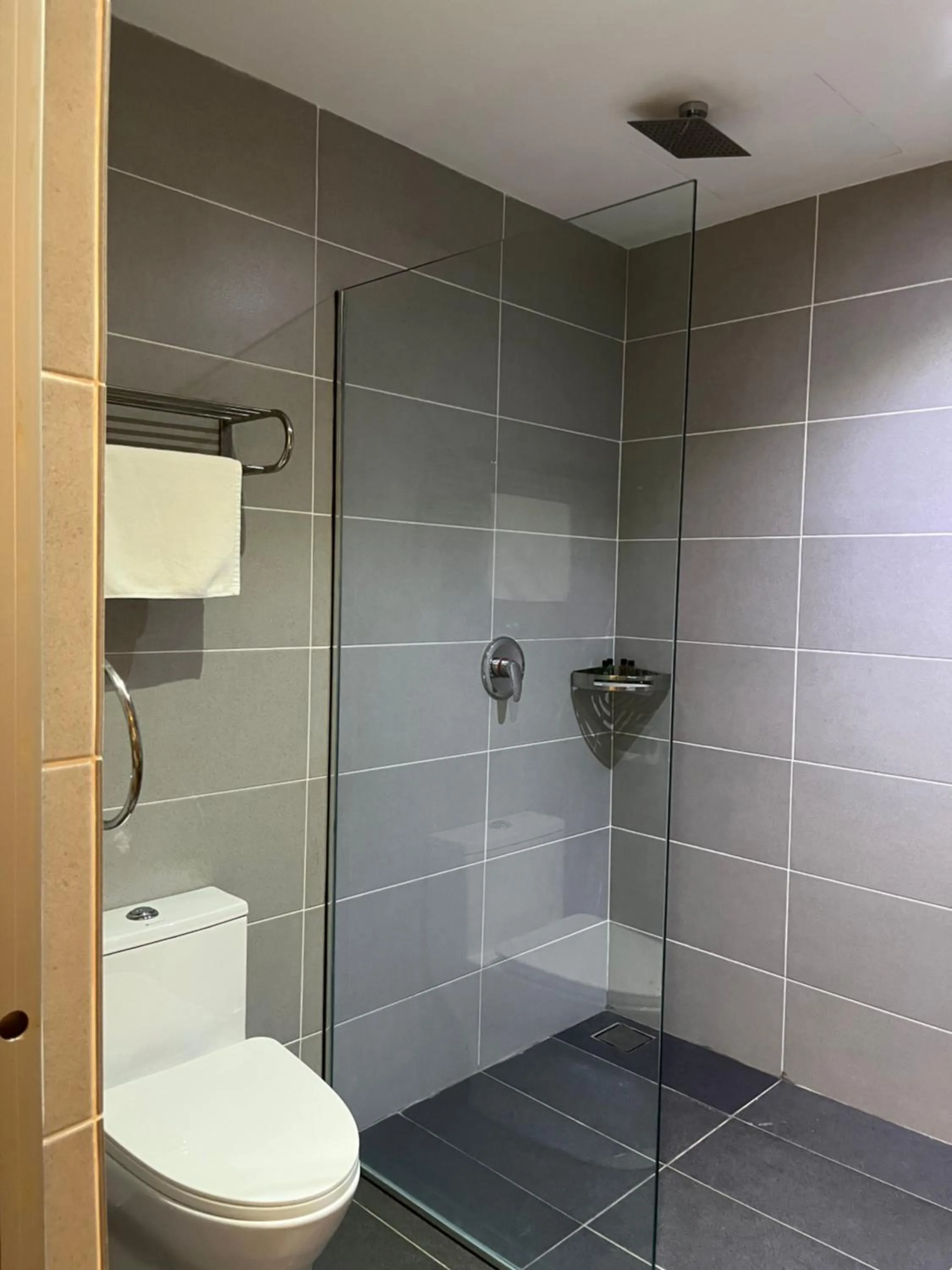 Bathroom in White Lodge