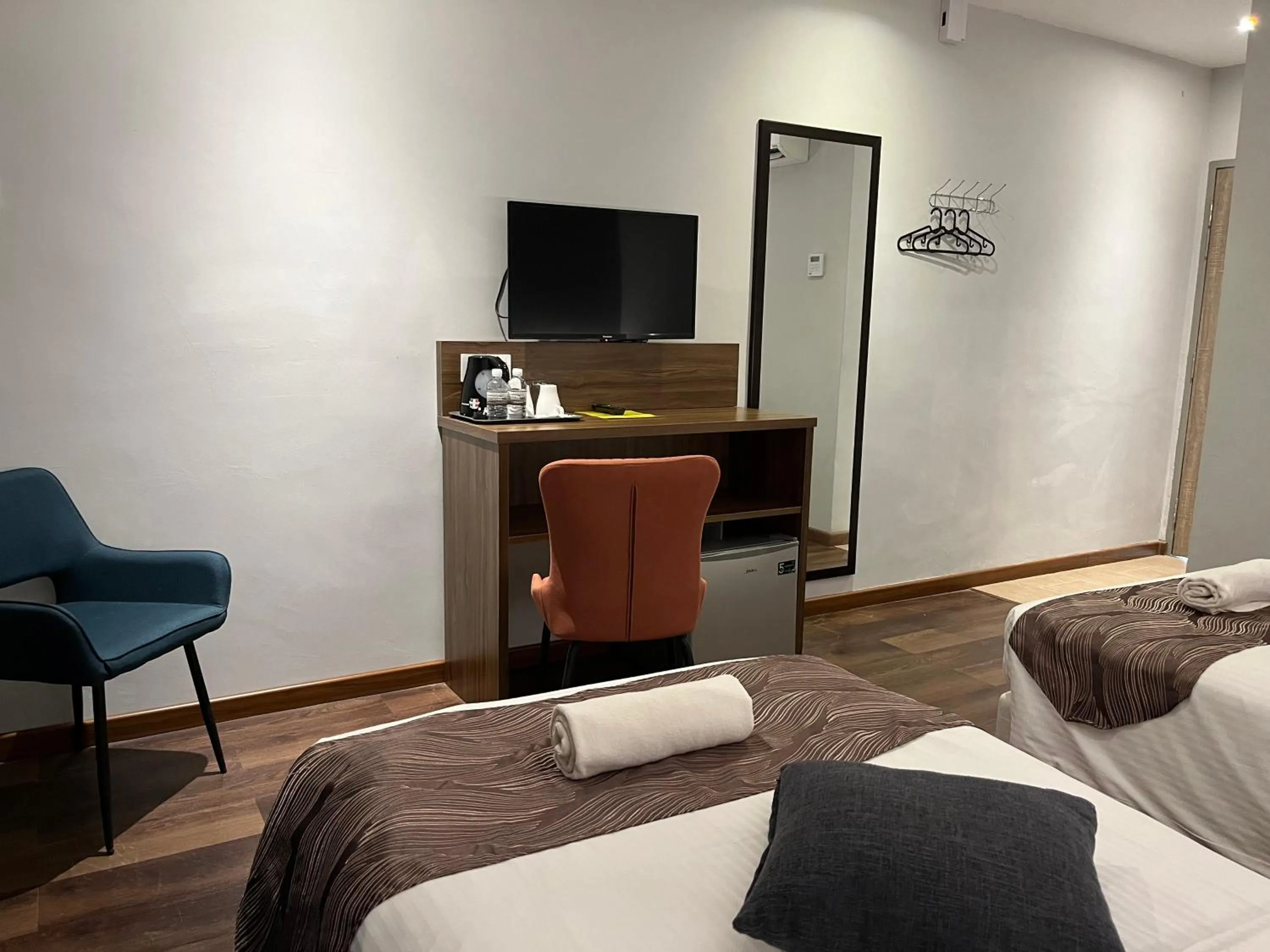 hair dresser, Bed in White Lodge