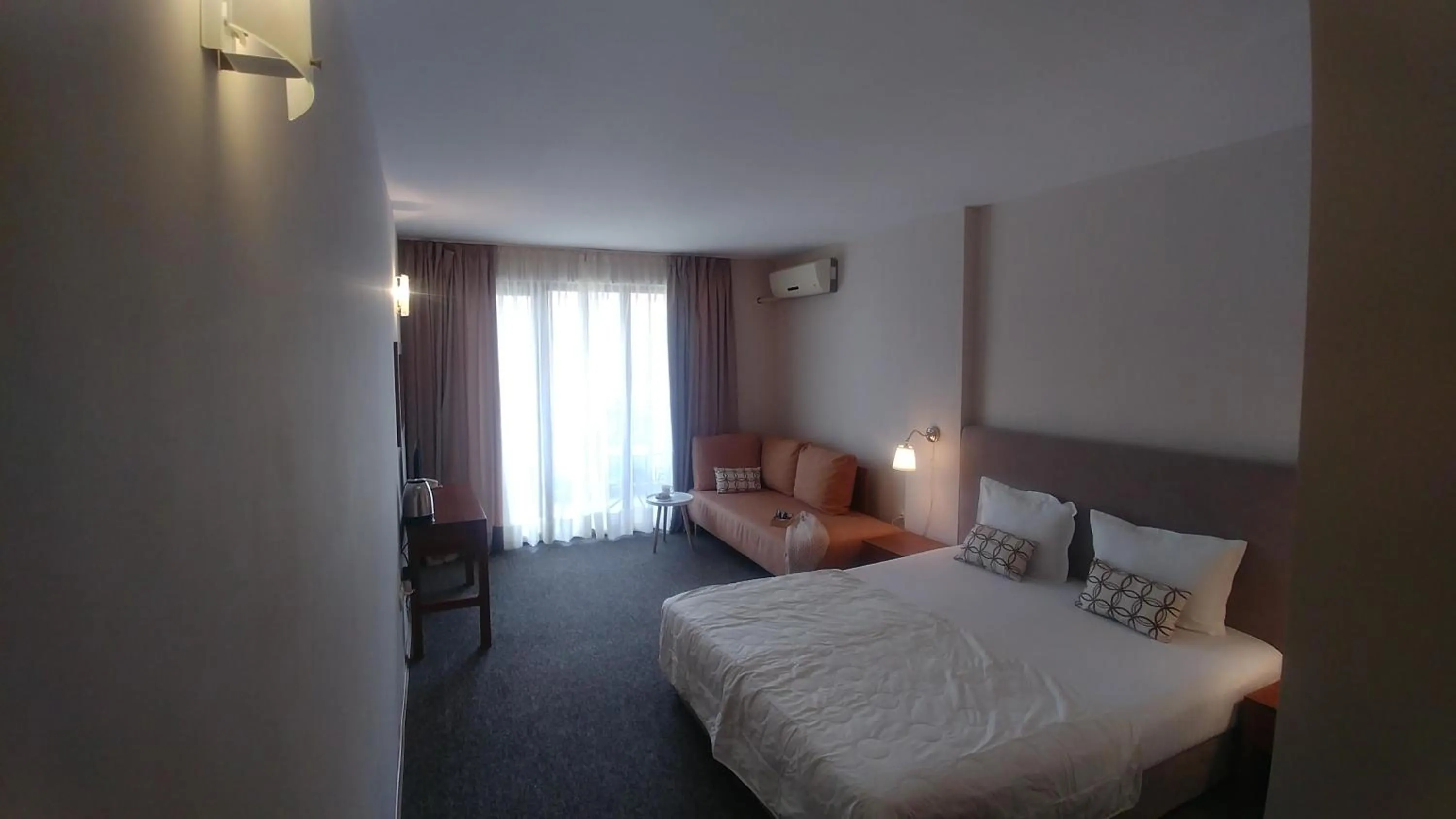 Coffee/tea facilities, Bed in Family Hotel Muses