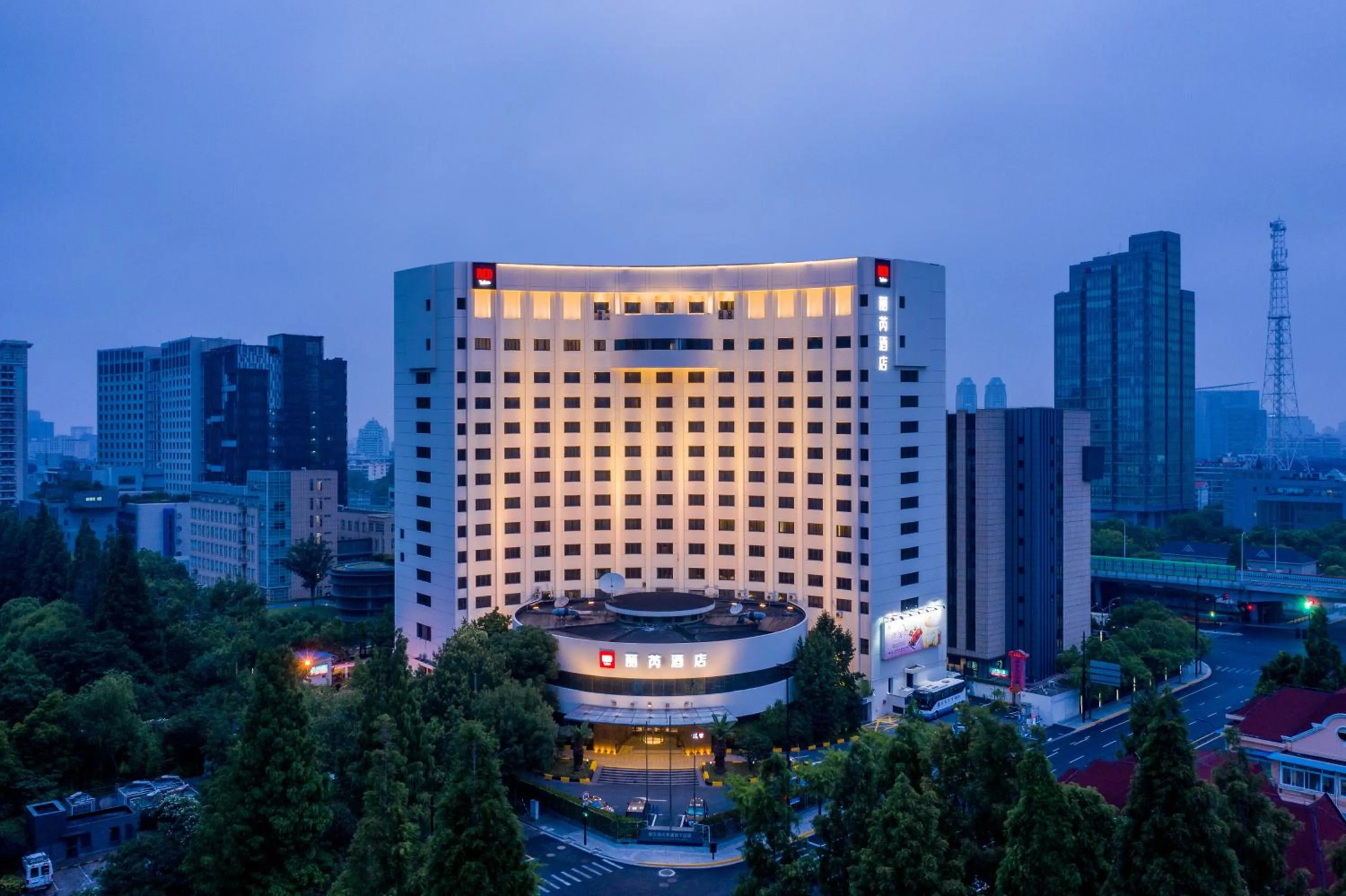 Radisson RED Shanghai Wujiaochang Hotel
