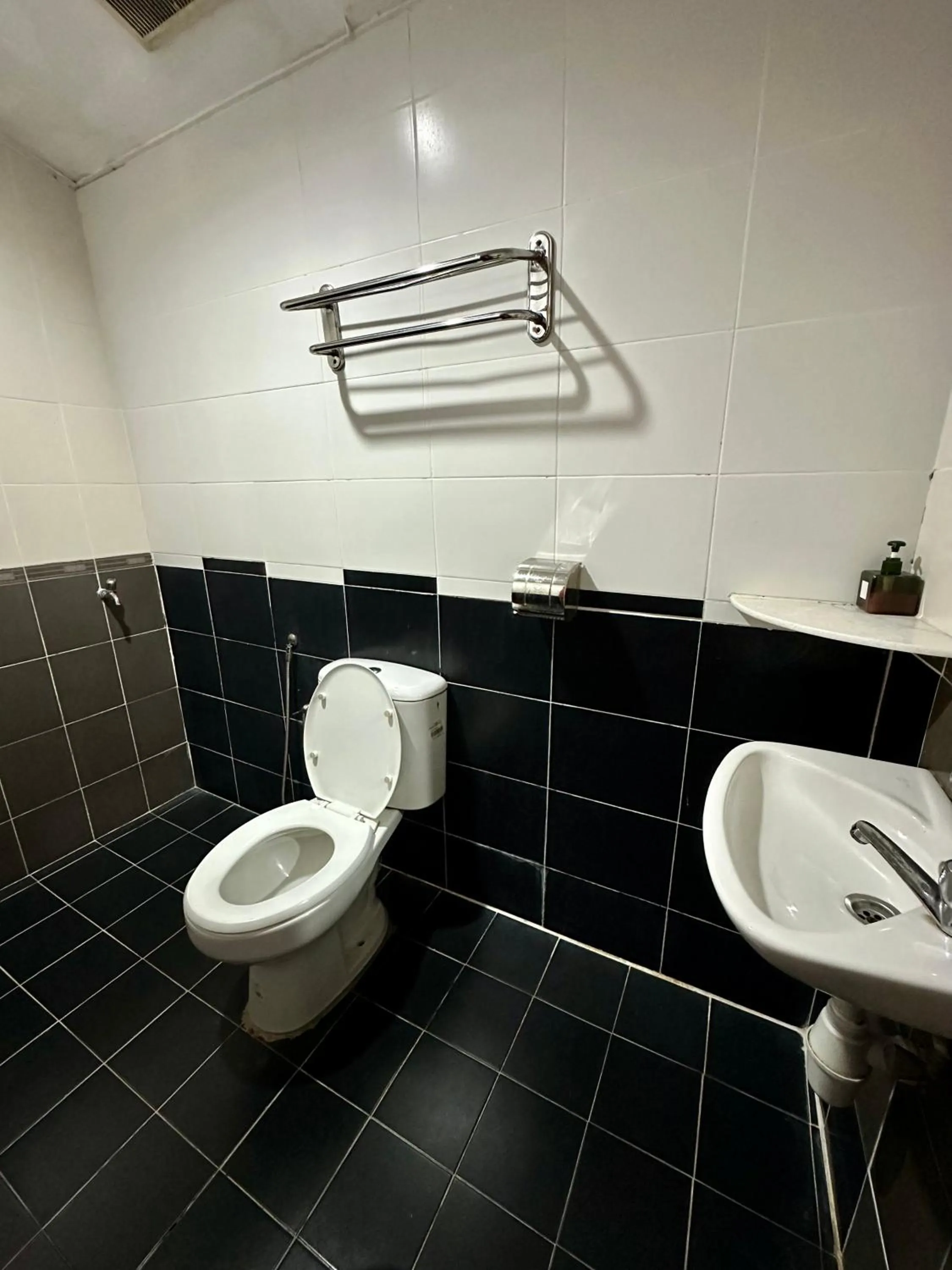 Landcons Hotel & Resort