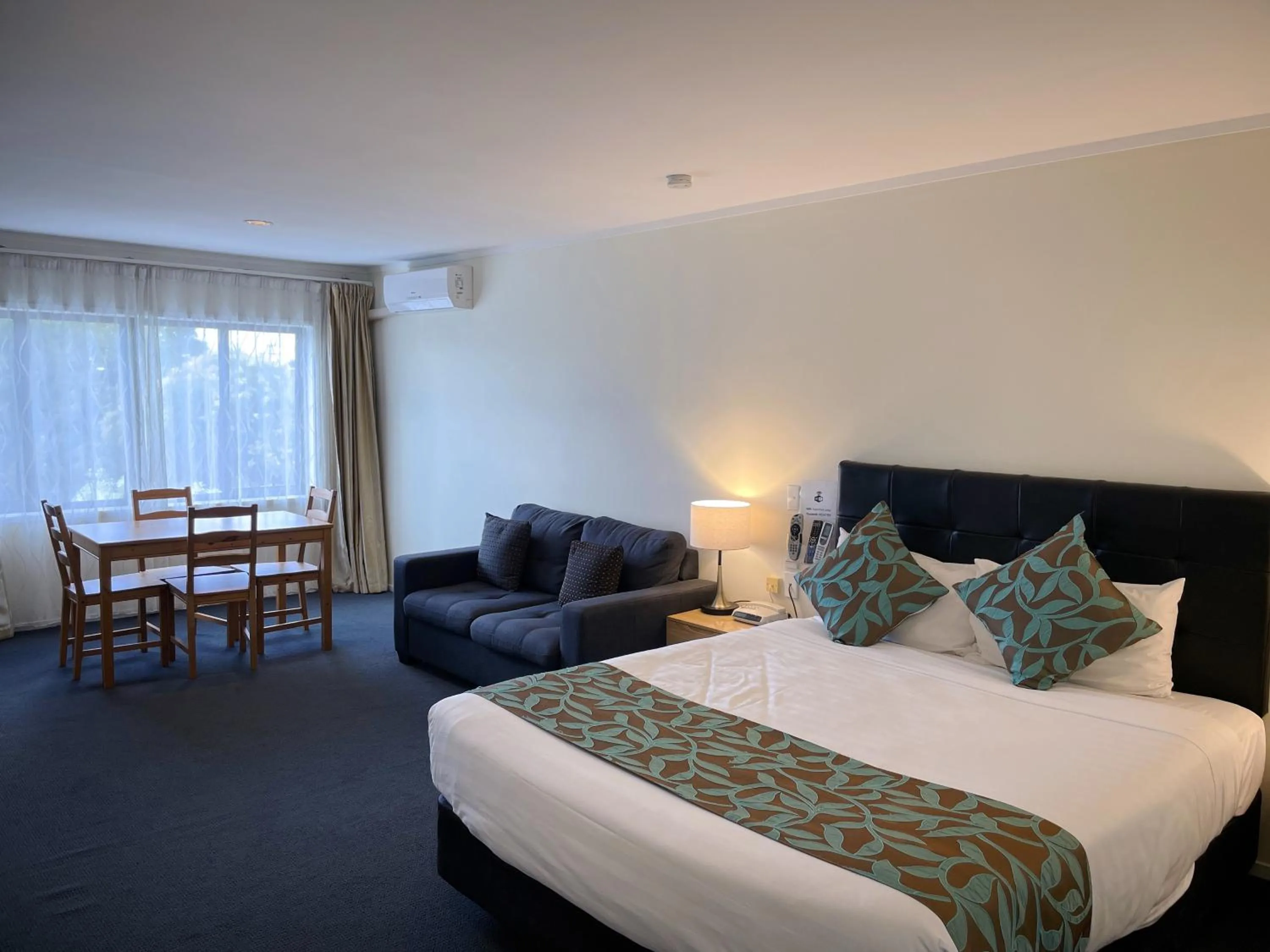 Bed in Royal Park Lodge