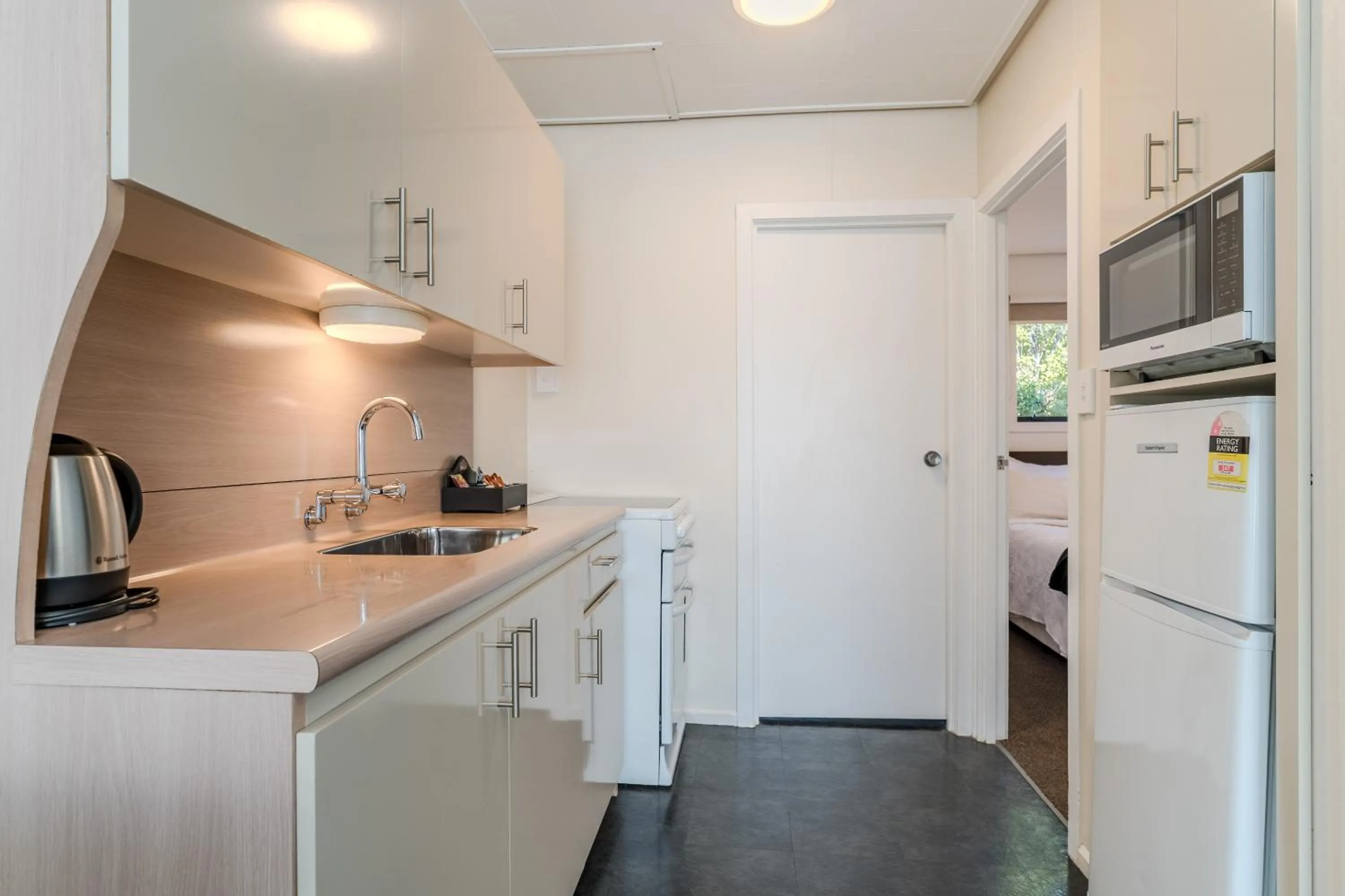 Kitchen or kitchenette in George Street Motel Apartments