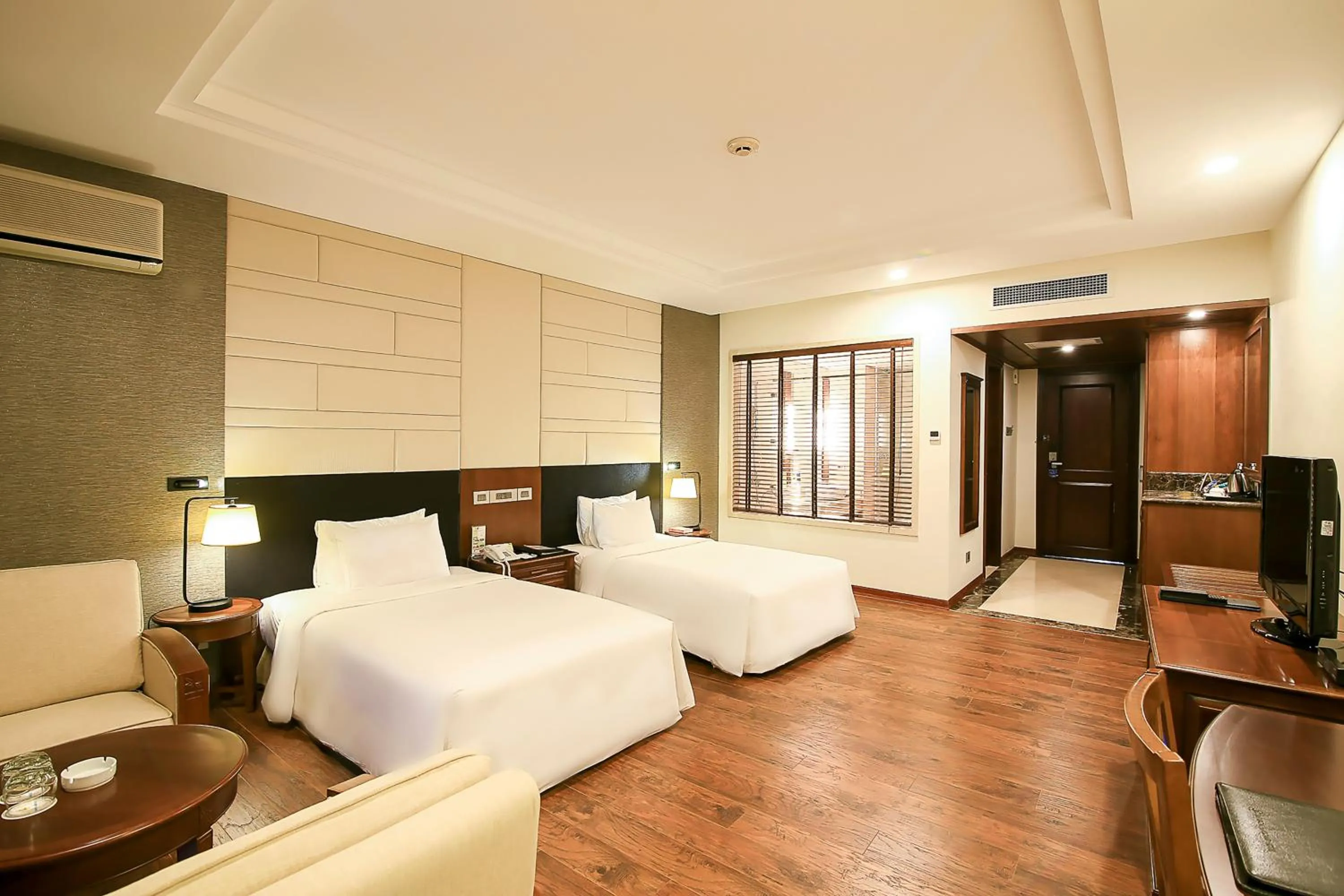 Bedroom, Bed in Sai Gon Ha Long Hotel