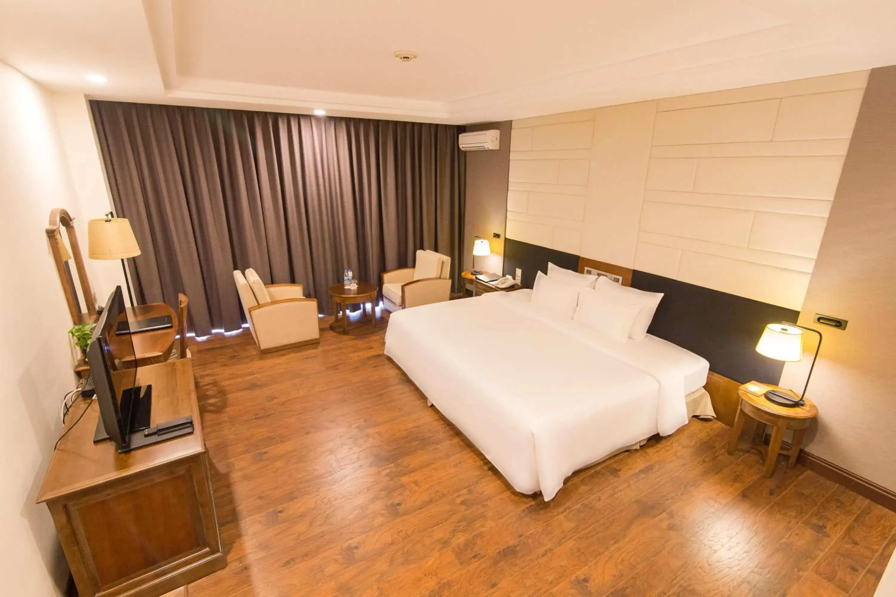 Bedroom, Bed in Sai Gon Ha Long Hotel Bedroom, Bed in Sai Gon Ha Long Hotel