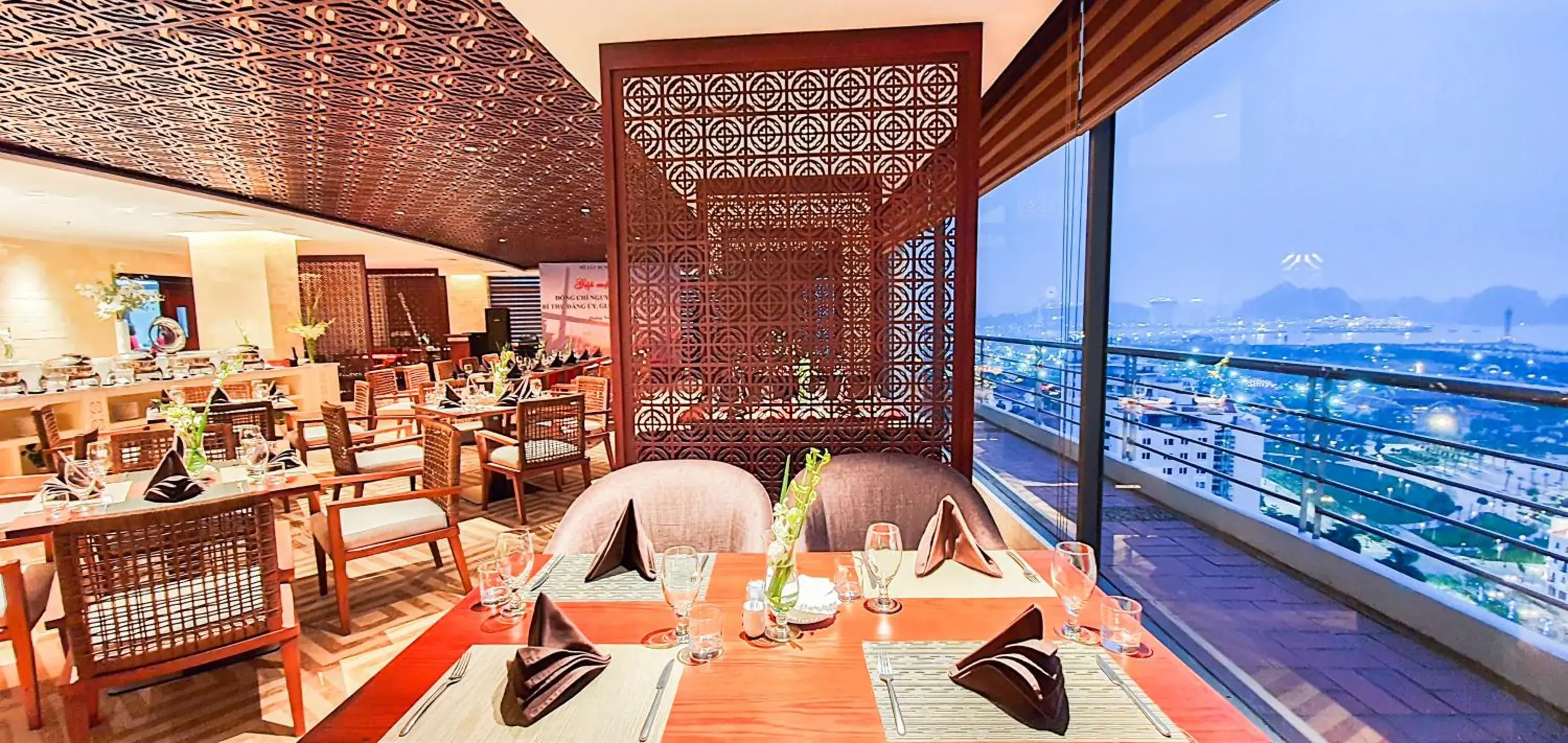 Restaurant/places to eat in Sai Gon Ha Long Hotel Restaurant/places to eat in Sai Gon Ha Long Hotel