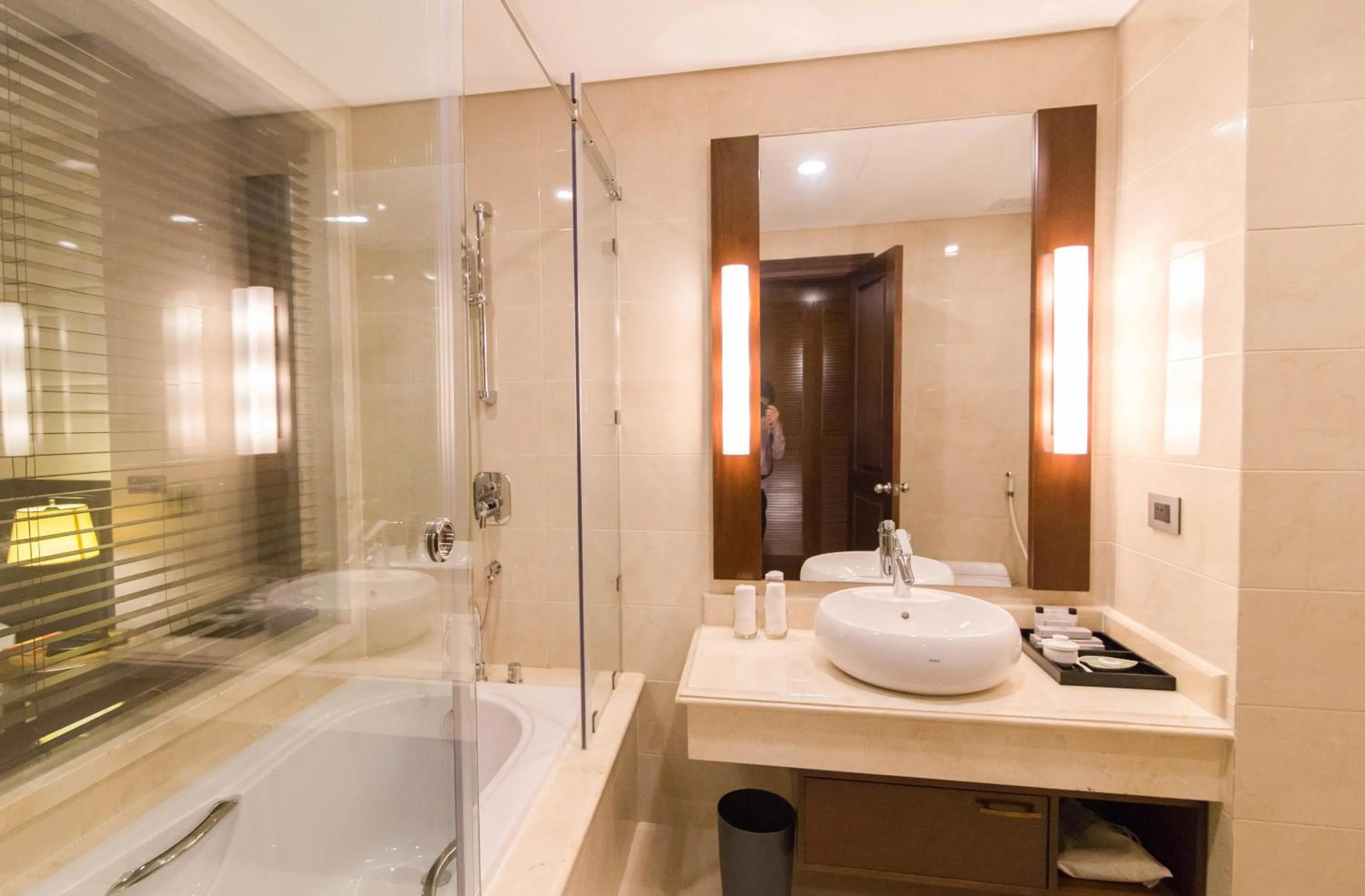 Bathroom in Sai Gon Ha Long Hotel