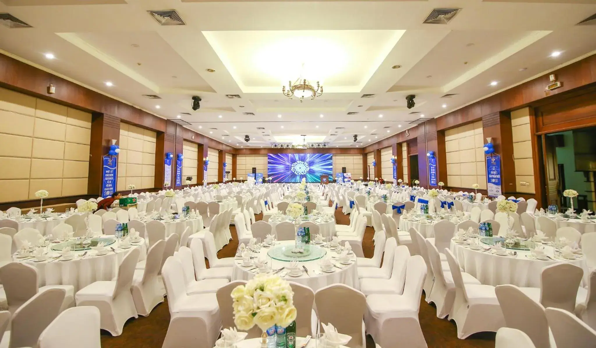 Restaurant/places to eat in Sai Gon Ha Long Hotel Restaurant/places to eat in Sai Gon Ha Long Hotel