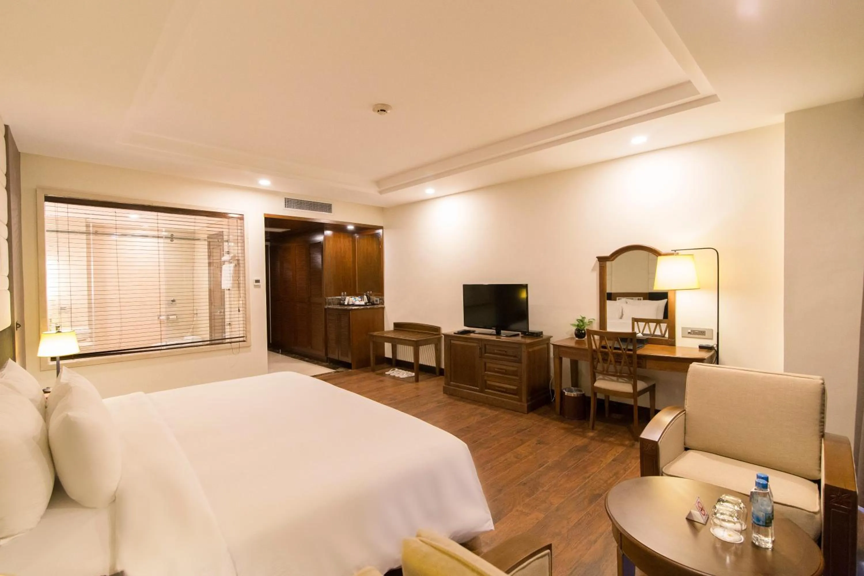 Bedroom, Bed in Sai Gon Ha Long Hotel