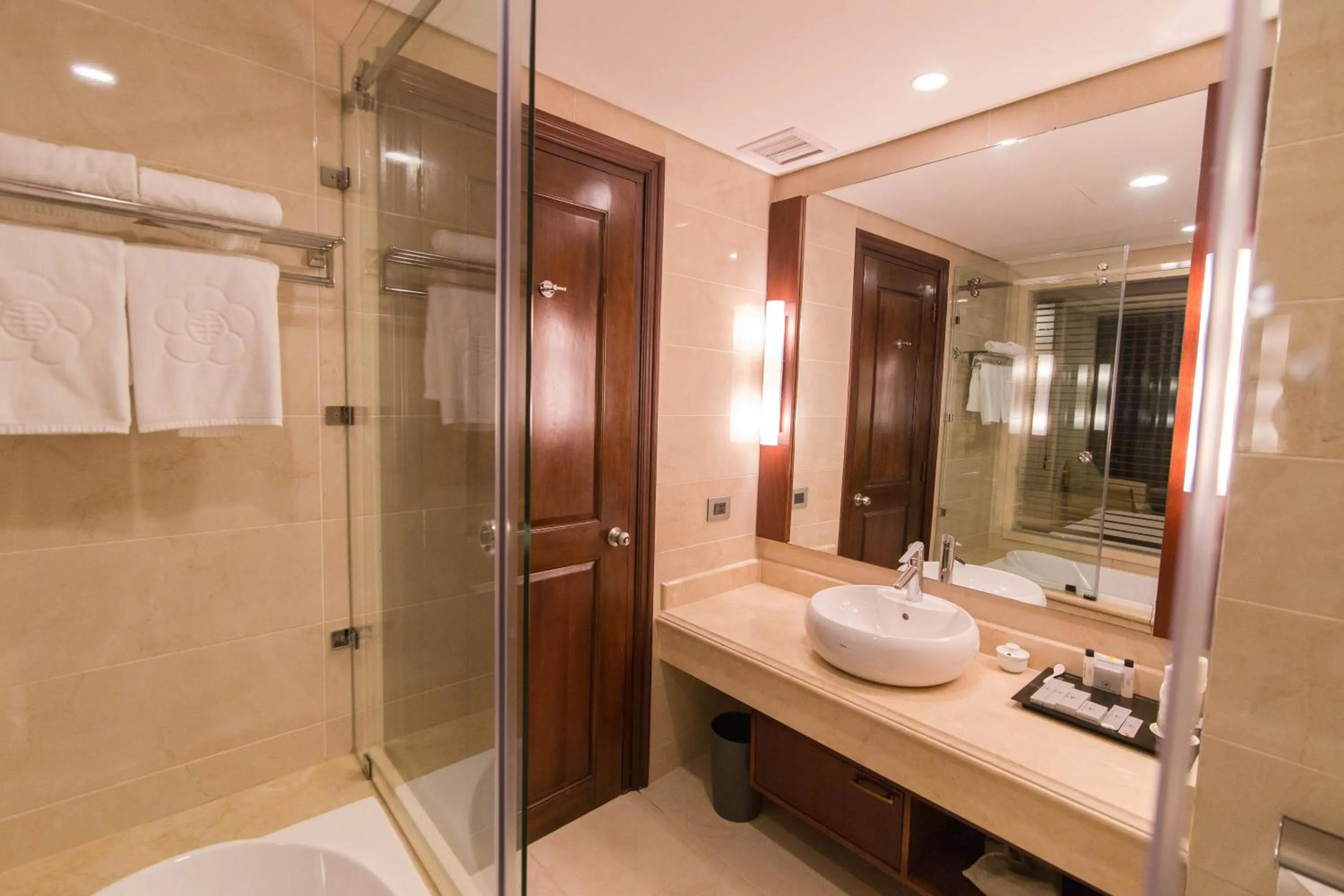 Bathroom in Sai Gon Ha Long Hotel