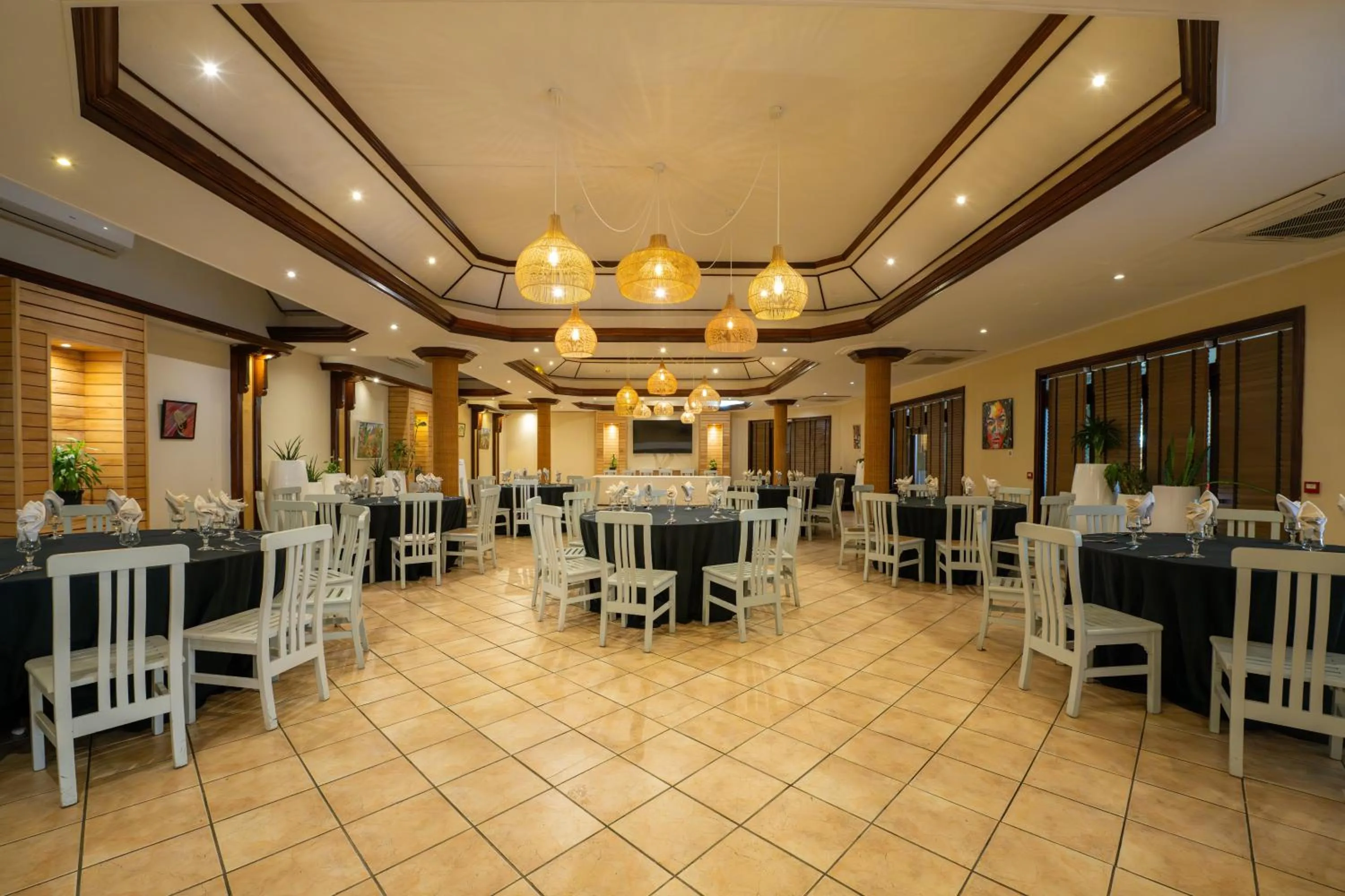 Restaurant/places to eat in Aanari Hotel & Spa- Mauritius