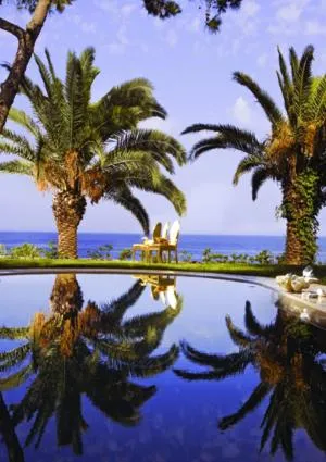 Garden in Out Of The Blue Resort & Spa